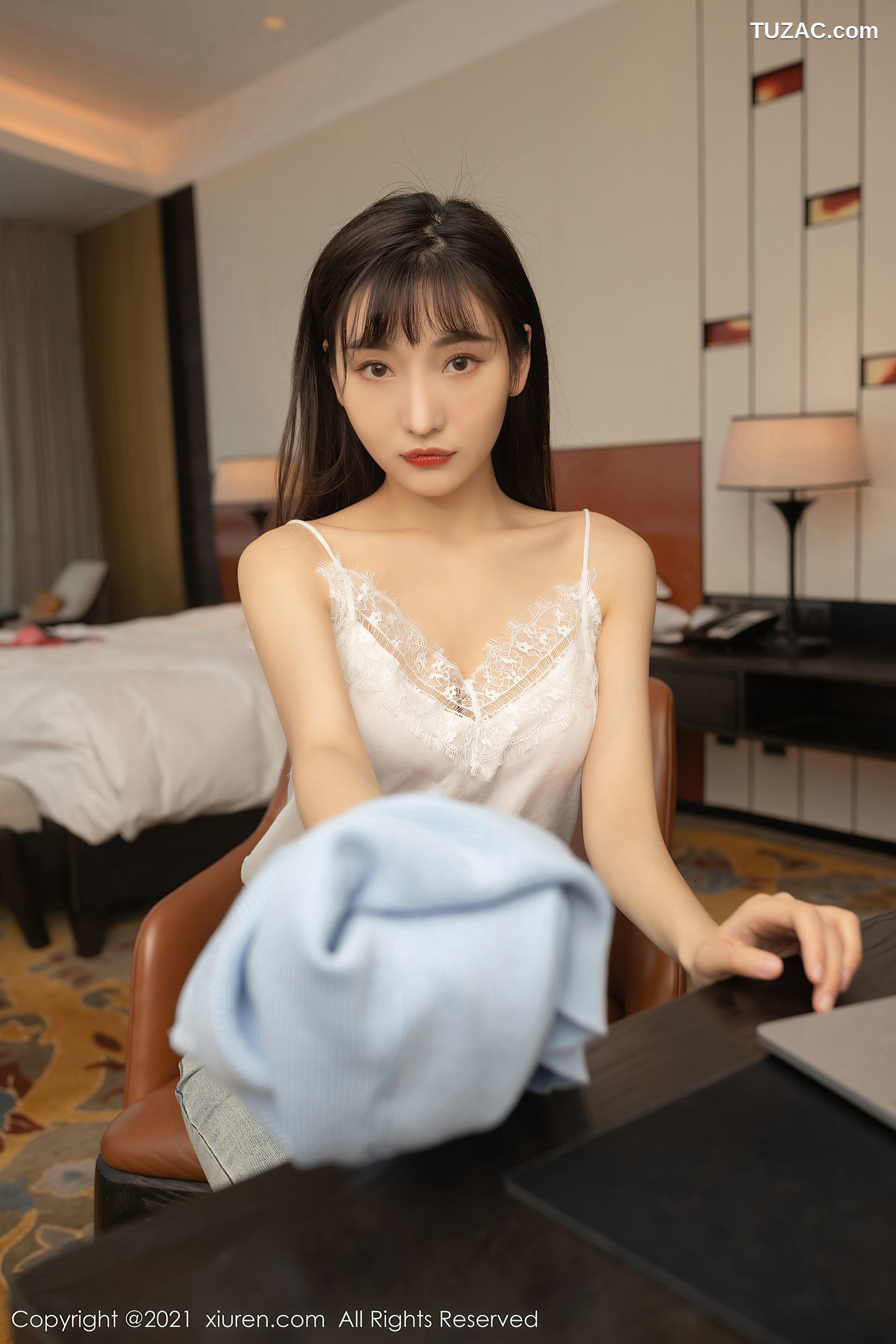 XiuRen秀人网-3146-陆萱萱-秘书遭遇主题牛仔裤肉丝-2021.02.26