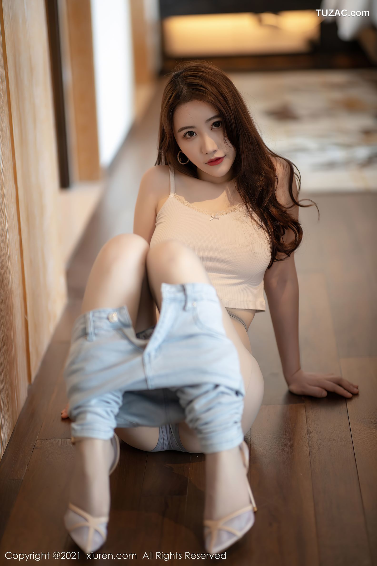 XiuRen秀人网-3192-Cherry绯月樱-三亚旅拍-紧身牛仔裤肉丝-2021.03.11
