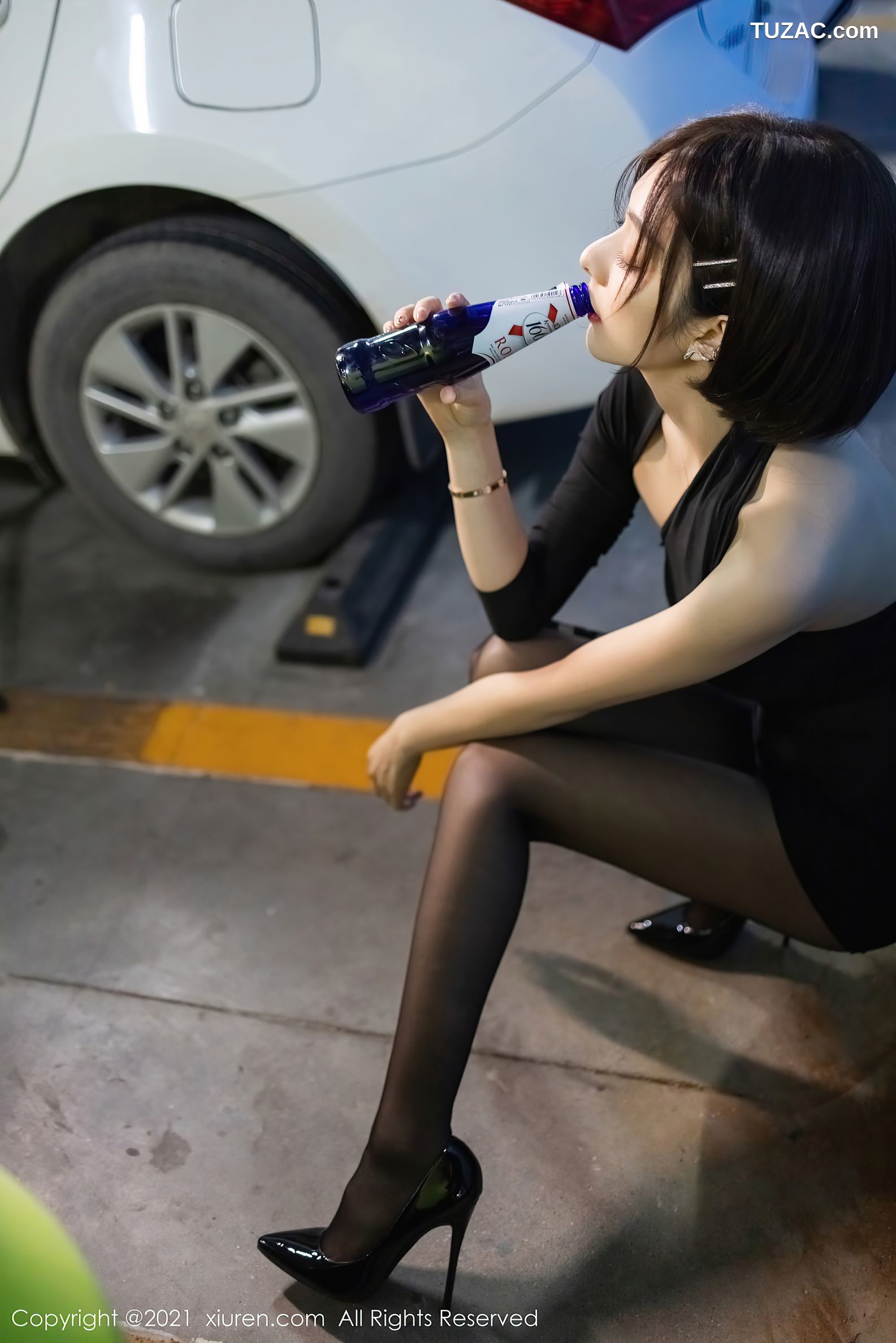 XiuRen秀人网-3264-Angela00-户外剧情主题低胸礼裙黑丝-2021.03.31