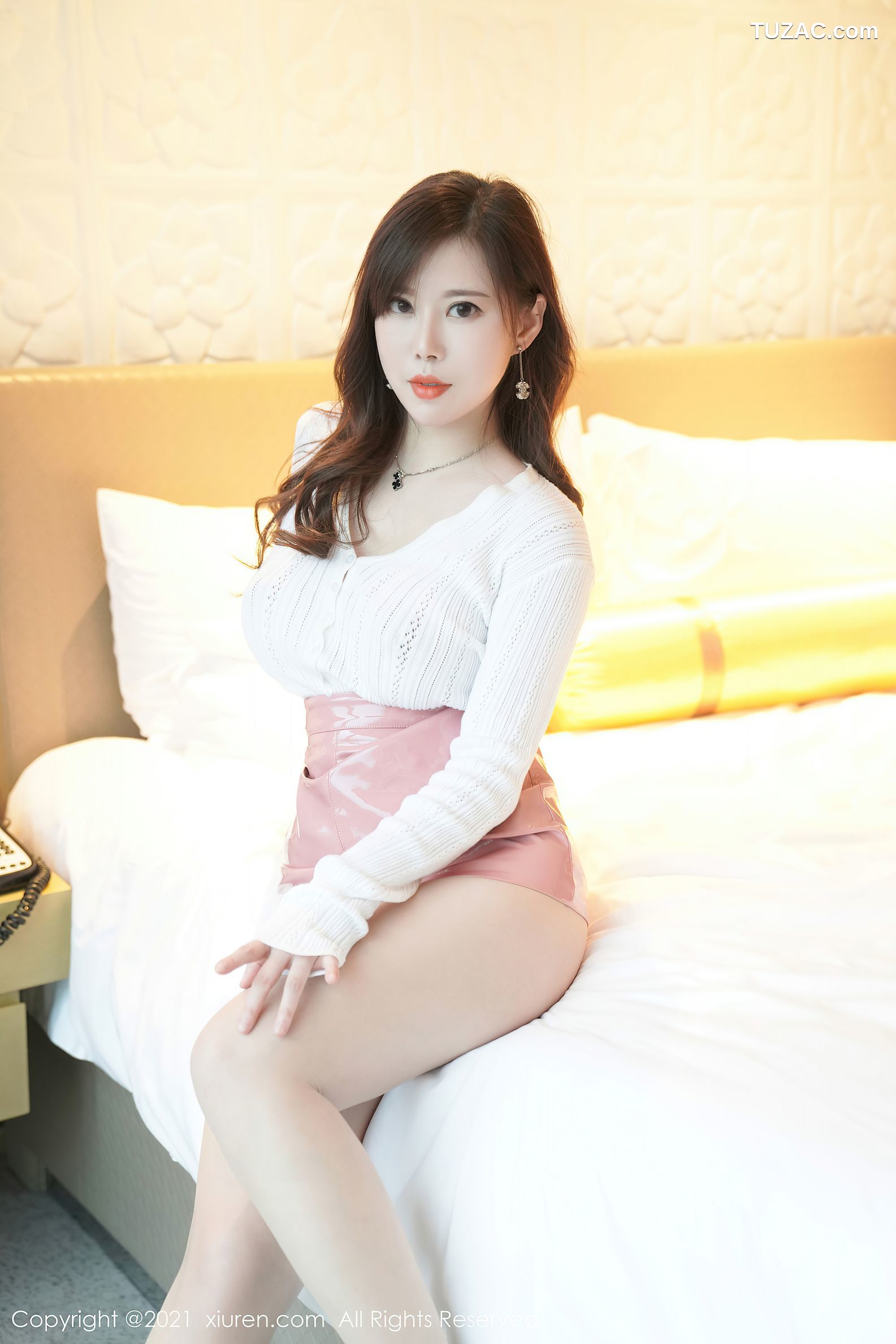 XiuRen秀人网-3297-白茹雪Abby-粉色皮短裙超薄肉丝-2021.04.13