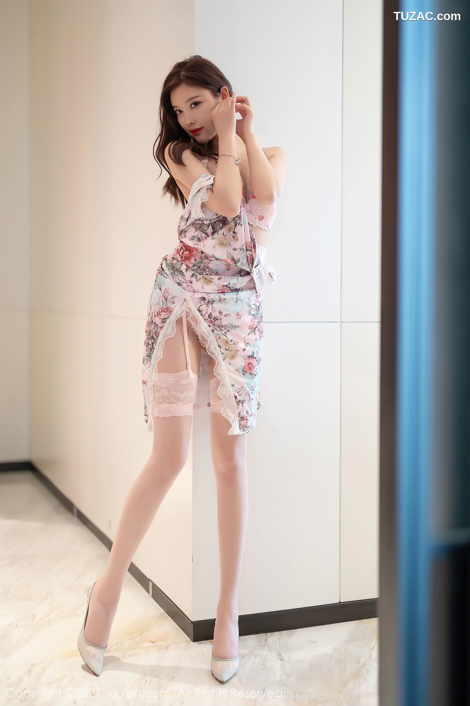 XiuRen秀人网-3461-杨晨晨Yome-粉色内衣蕾丝吊带袜-2021.05.25