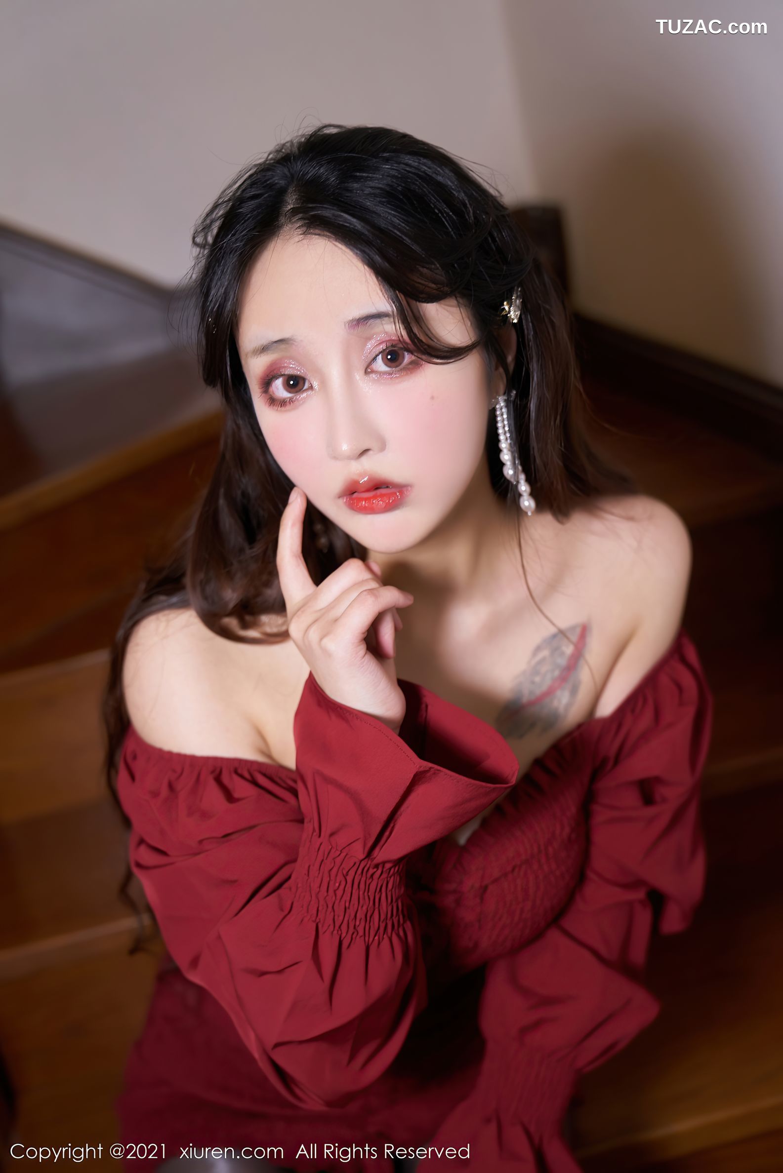 XiuRen秀人网-3476-林子欣Freya-心愿旅拍-深V抹胸短裙黑丝-2021.05.28
