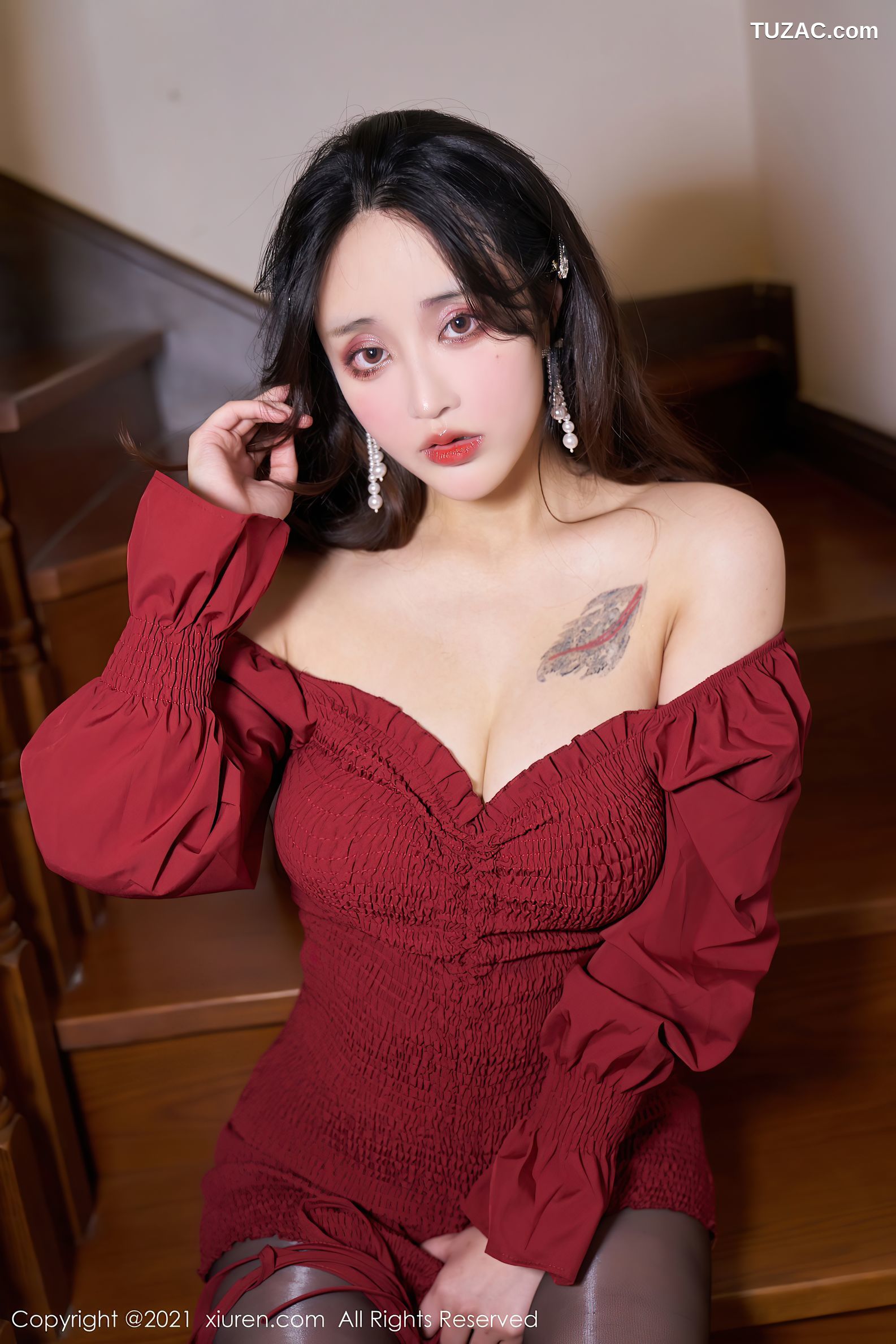 XiuRen秀人网-3476-林子欣Freya-心愿旅拍-深V抹胸短裙黑丝-2021.05.28