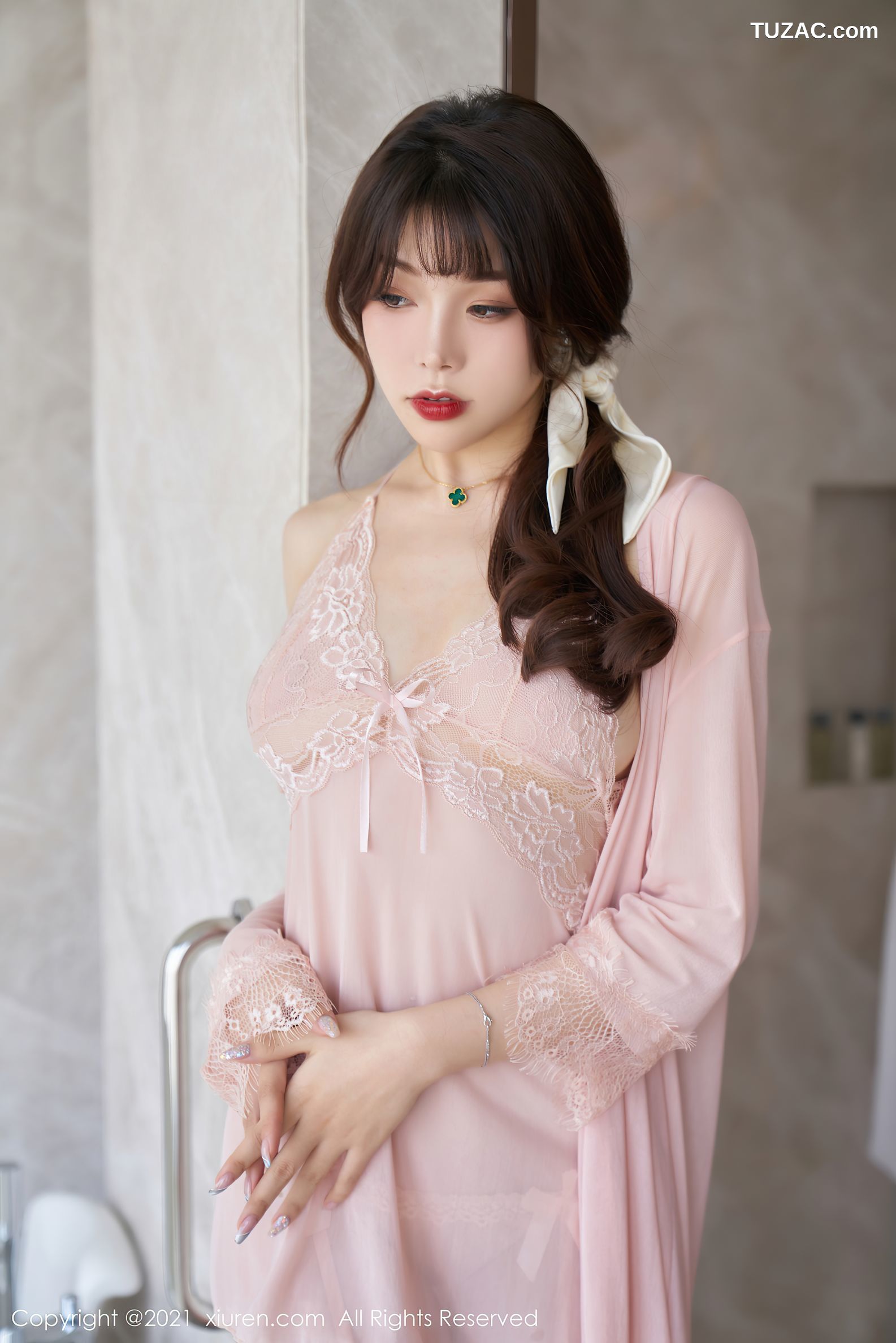 XiuRen秀人网-3485-芝芝Booty-浴室粉色蕾丝内衣蕾丝吊带袜-2021.05.31
