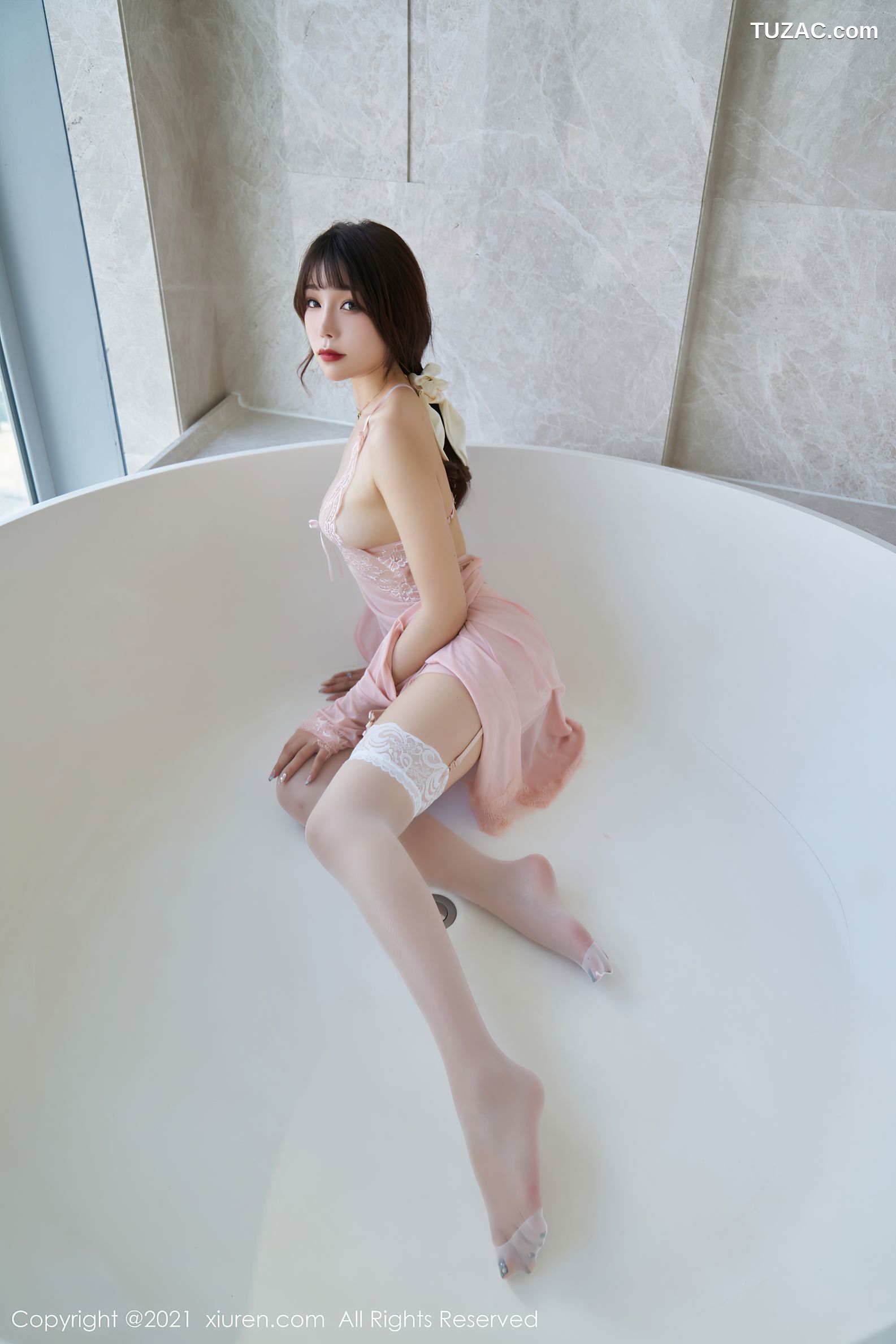 XiuRen秀人网-3485-芝芝Booty-浴室粉色蕾丝内衣蕾丝吊带袜-2021.05.31