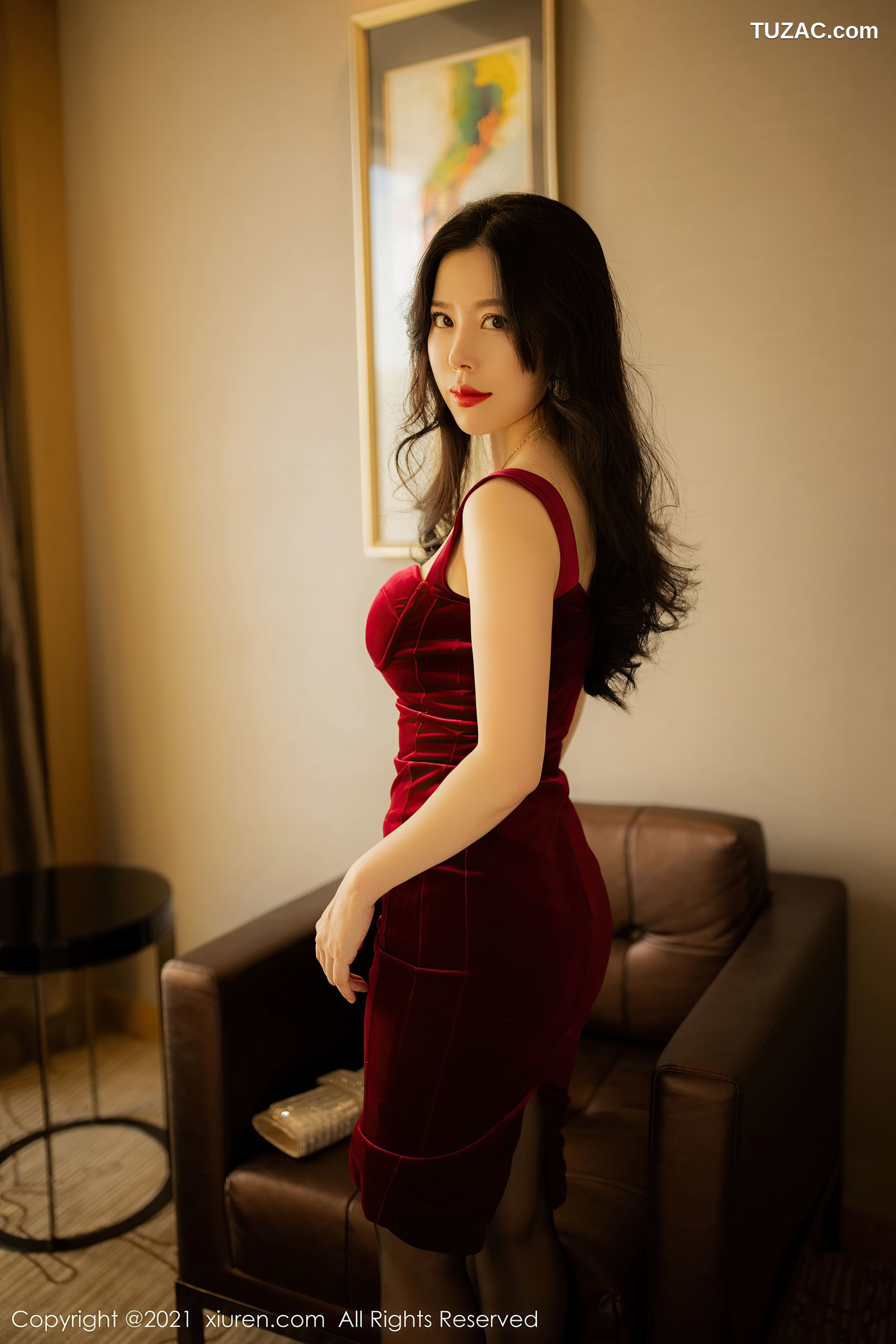 XiuRen秀人网-3515-白茹雪Abby-典雅红色吊带裙黑丝裤袜-2021.06.08