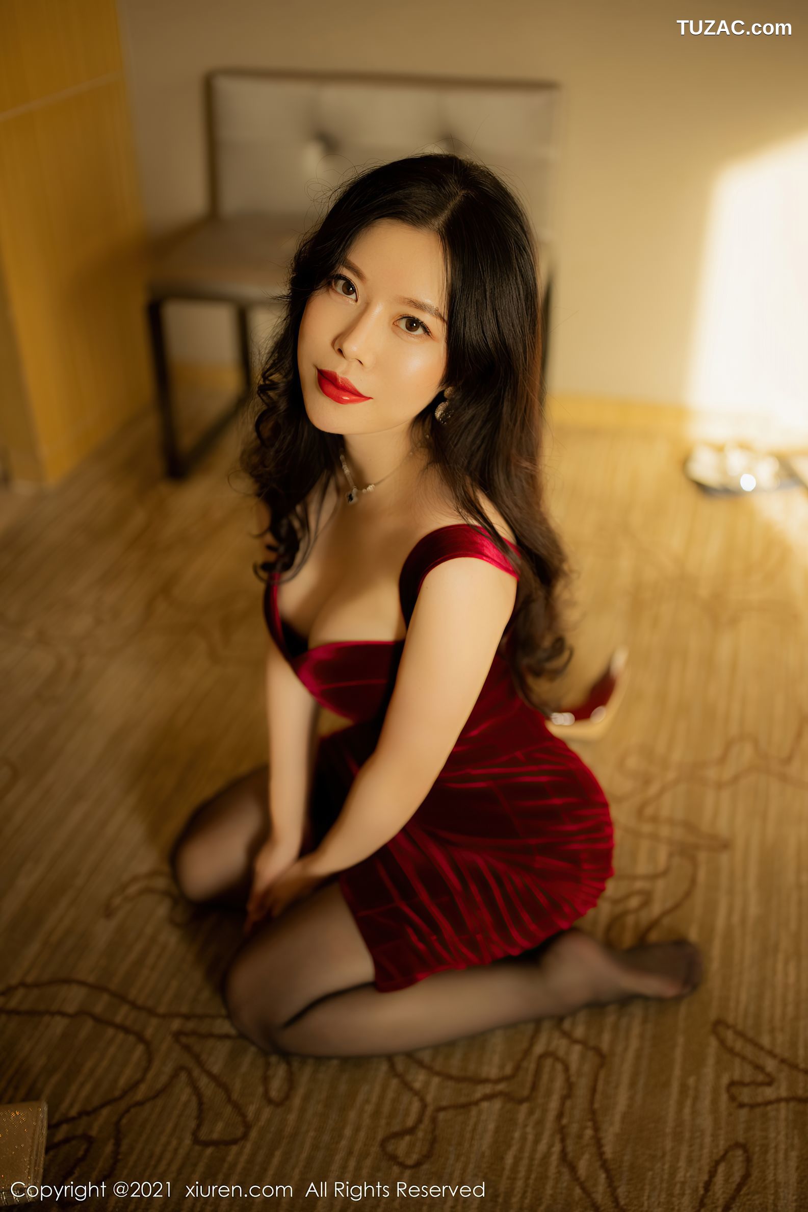 XiuRen秀人网-3515-白茹雪Abby-典雅红色吊带裙黑丝裤袜-2021.06.08