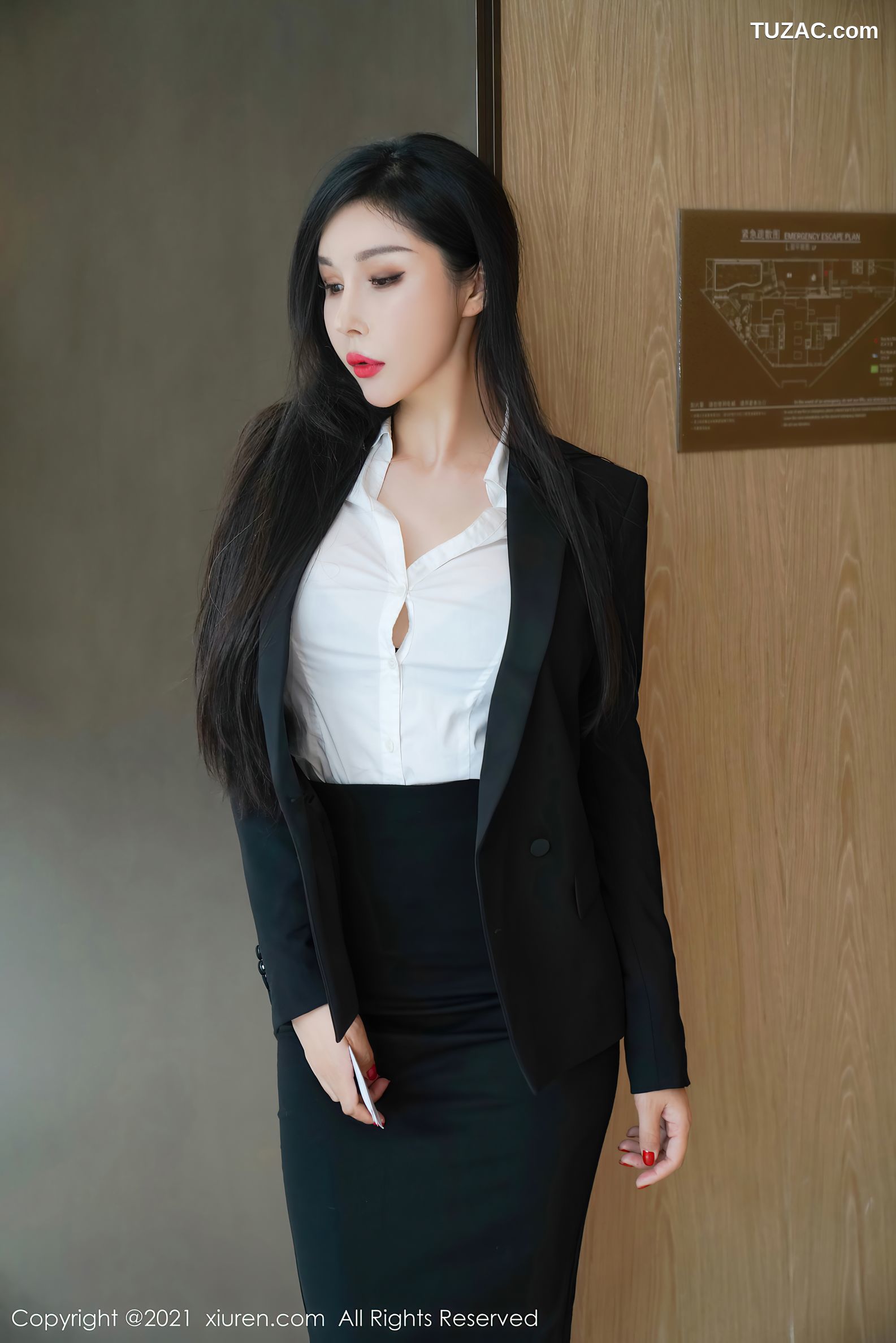 XiuRen秀人网-3672-田冰冰-经典职场OL主题撩裙黑丝-2021.07.15