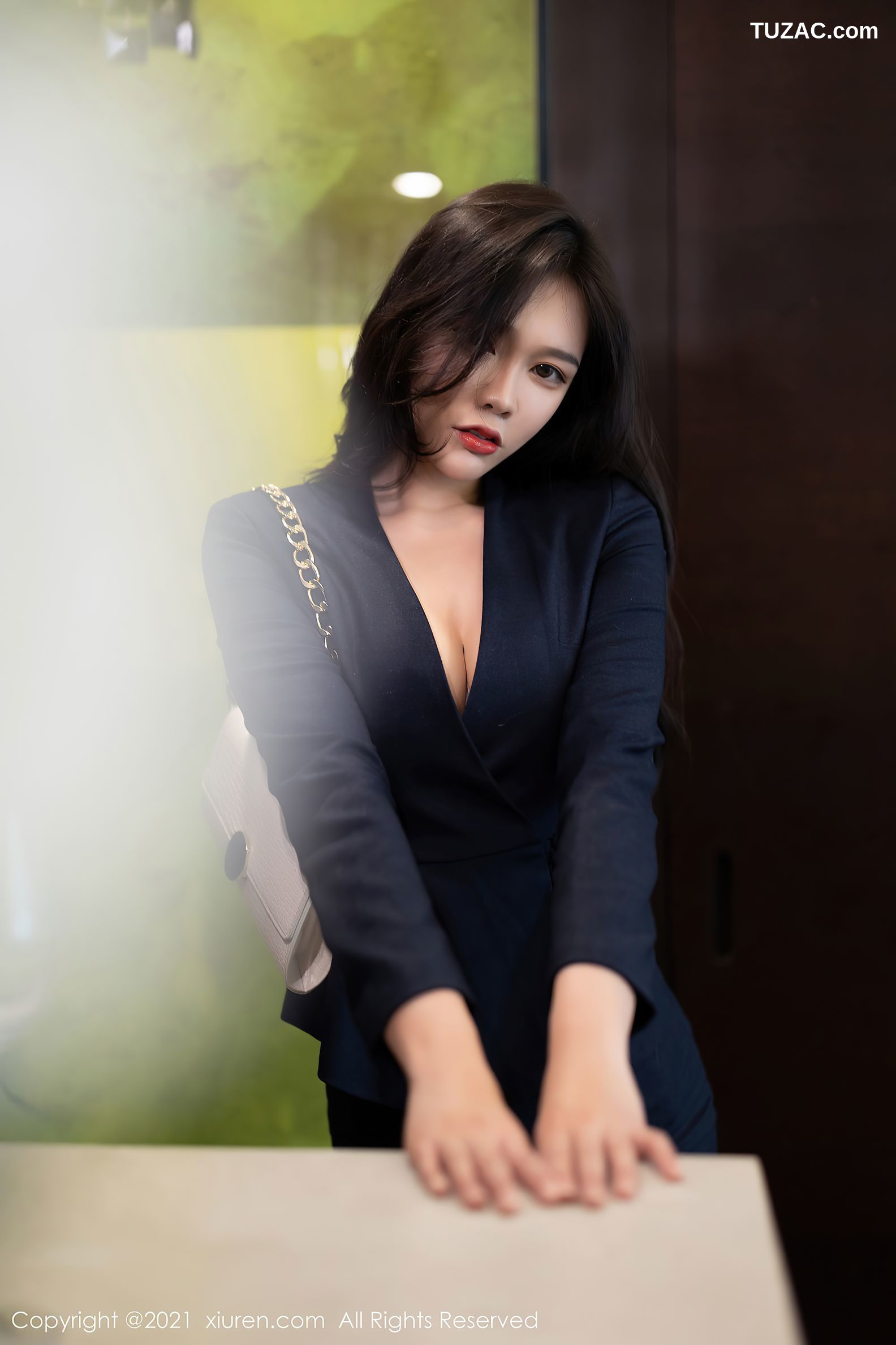 XiuRen秀人网-3703-娜比-直爽职业装黑色蕾丝内衣黑丝吊带袜-2021.07.22