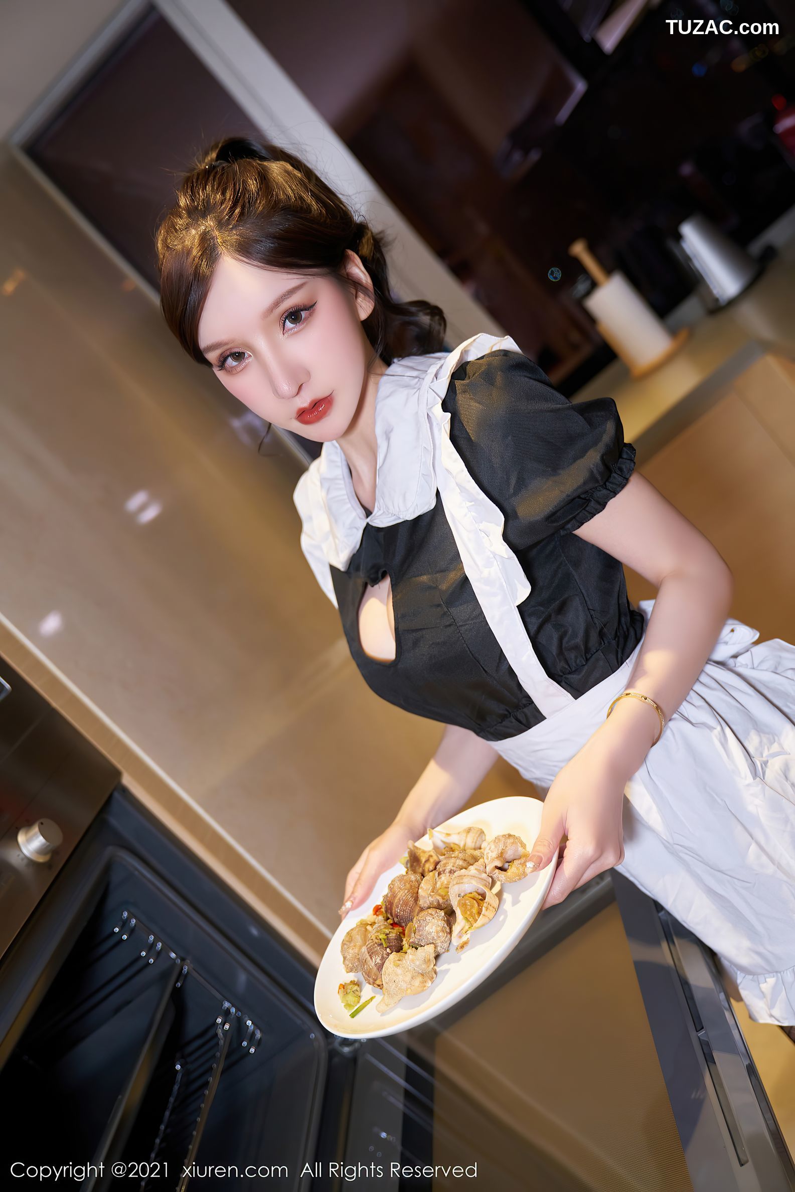 XiuRen秀人网-3716-周于希Sandy-厨娘制服主题情趣女仆装黑丝网袜-2021.07.26