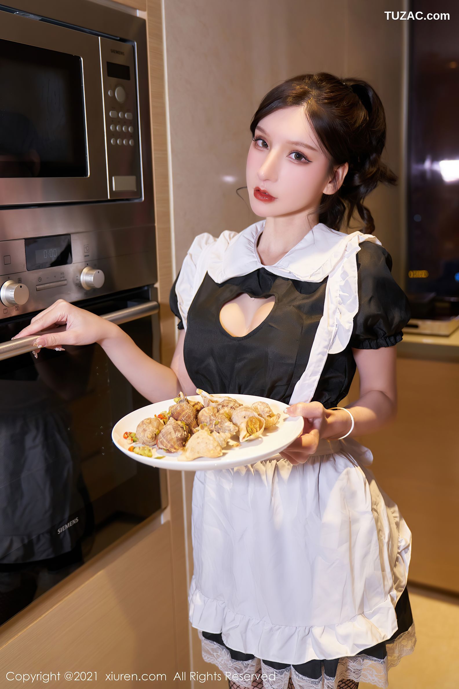 XiuRen秀人网-3716-周于希Sandy-厨娘制服主题情趣女仆装黑丝网袜-2021.07.26