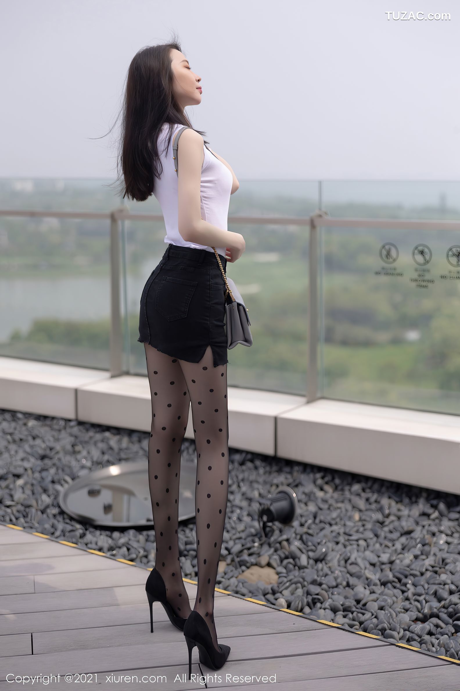 XiuRen秀人网-3771-梦心月-江浙沪旅拍沙发性感肉色内衣-2021.08.09