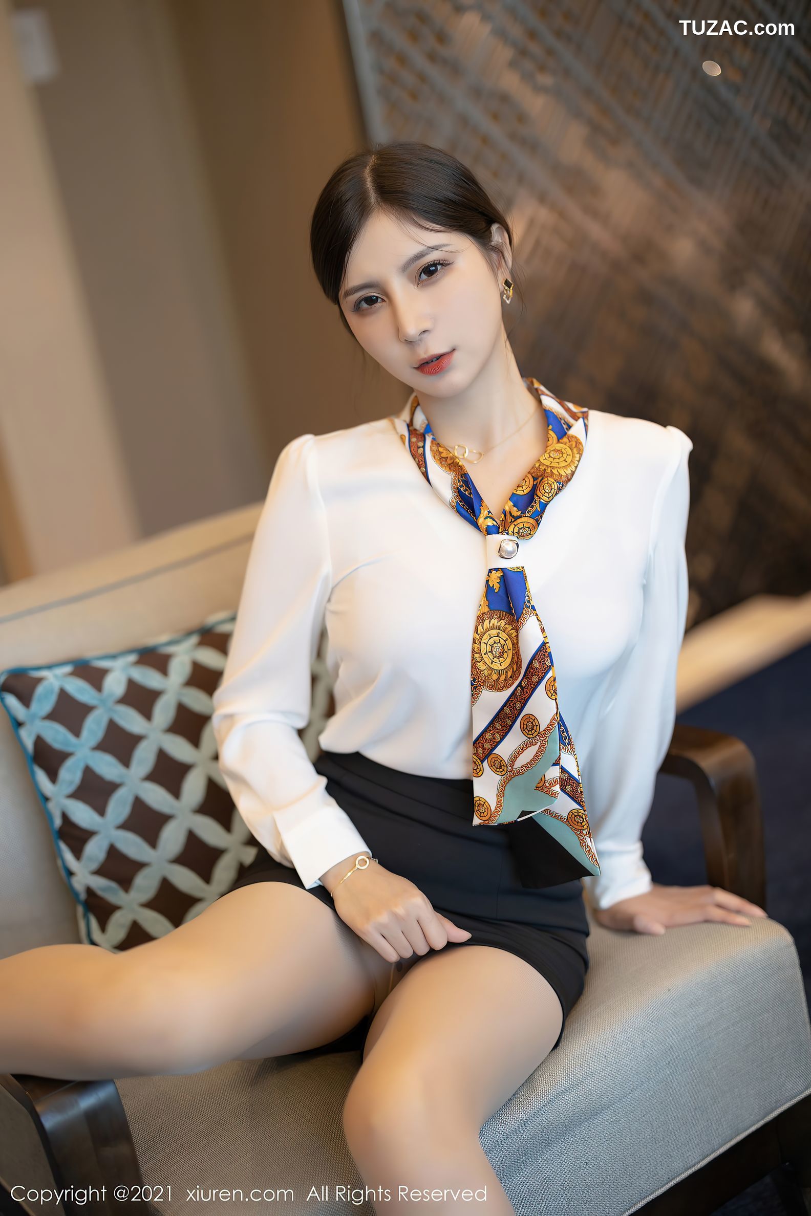 XiuRen秀人网-3921-小蛮妖-深圳旅拍靓丽制服OL主题性感内衣-2021.09.09