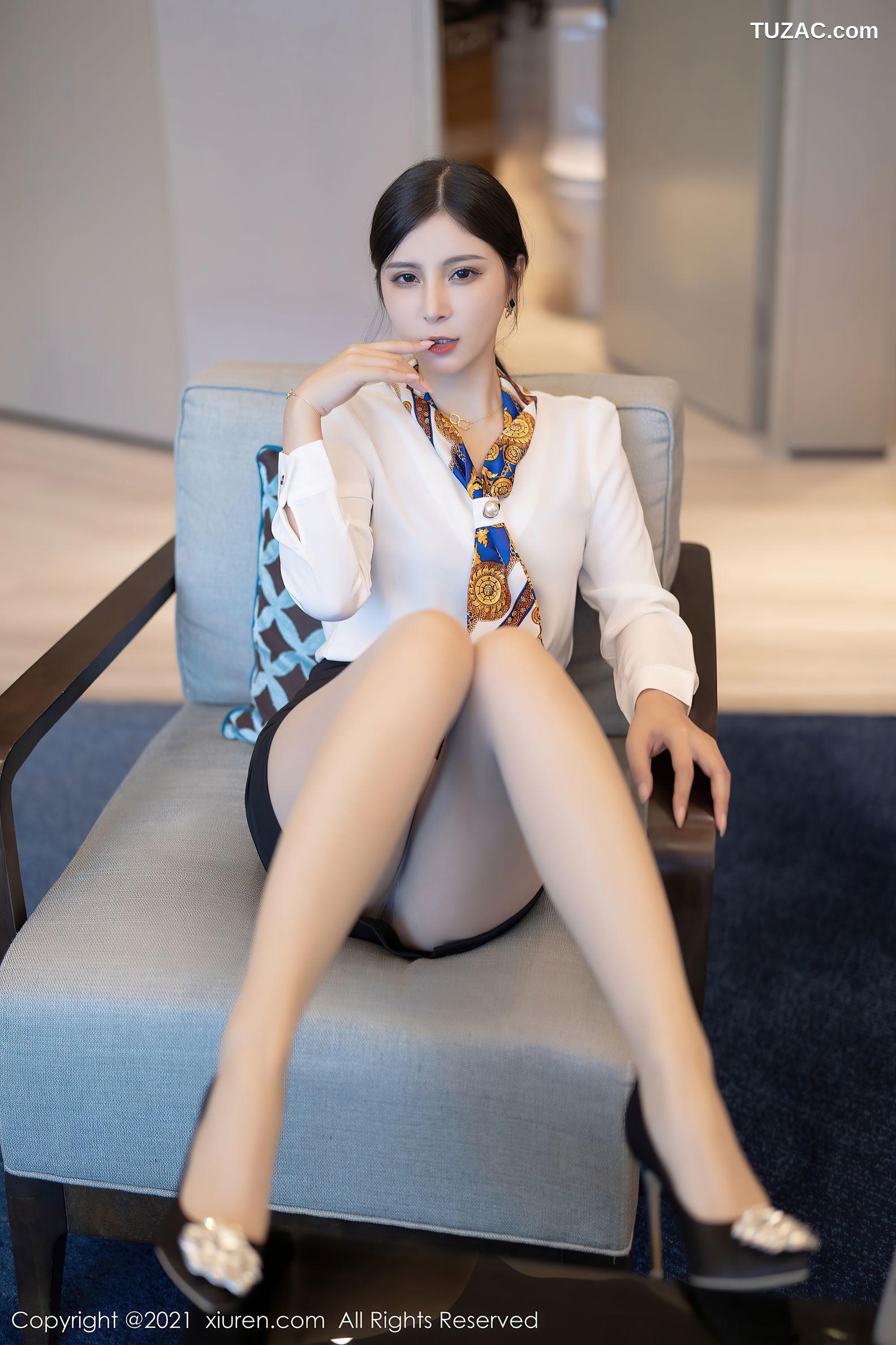 XiuRen秀人网-3921-小蛮妖-深圳旅拍靓丽制服OL主题性感内衣-2021.09.09