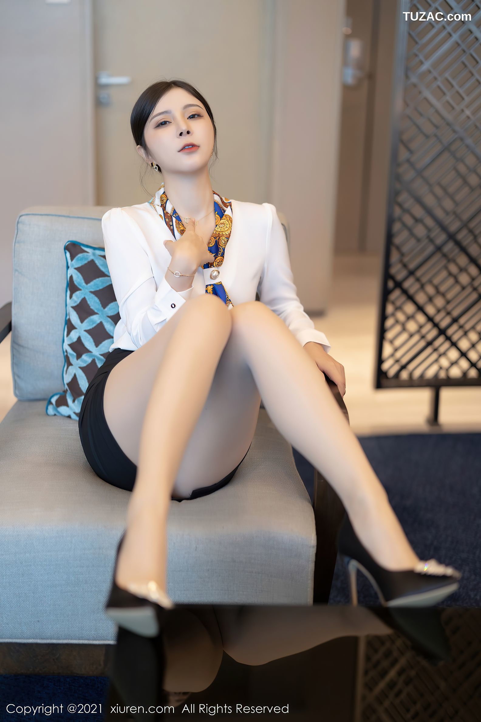 XiuRen秀人网-3921-小蛮妖-深圳旅拍靓丽制服OL主题性感内衣-2021.09.09