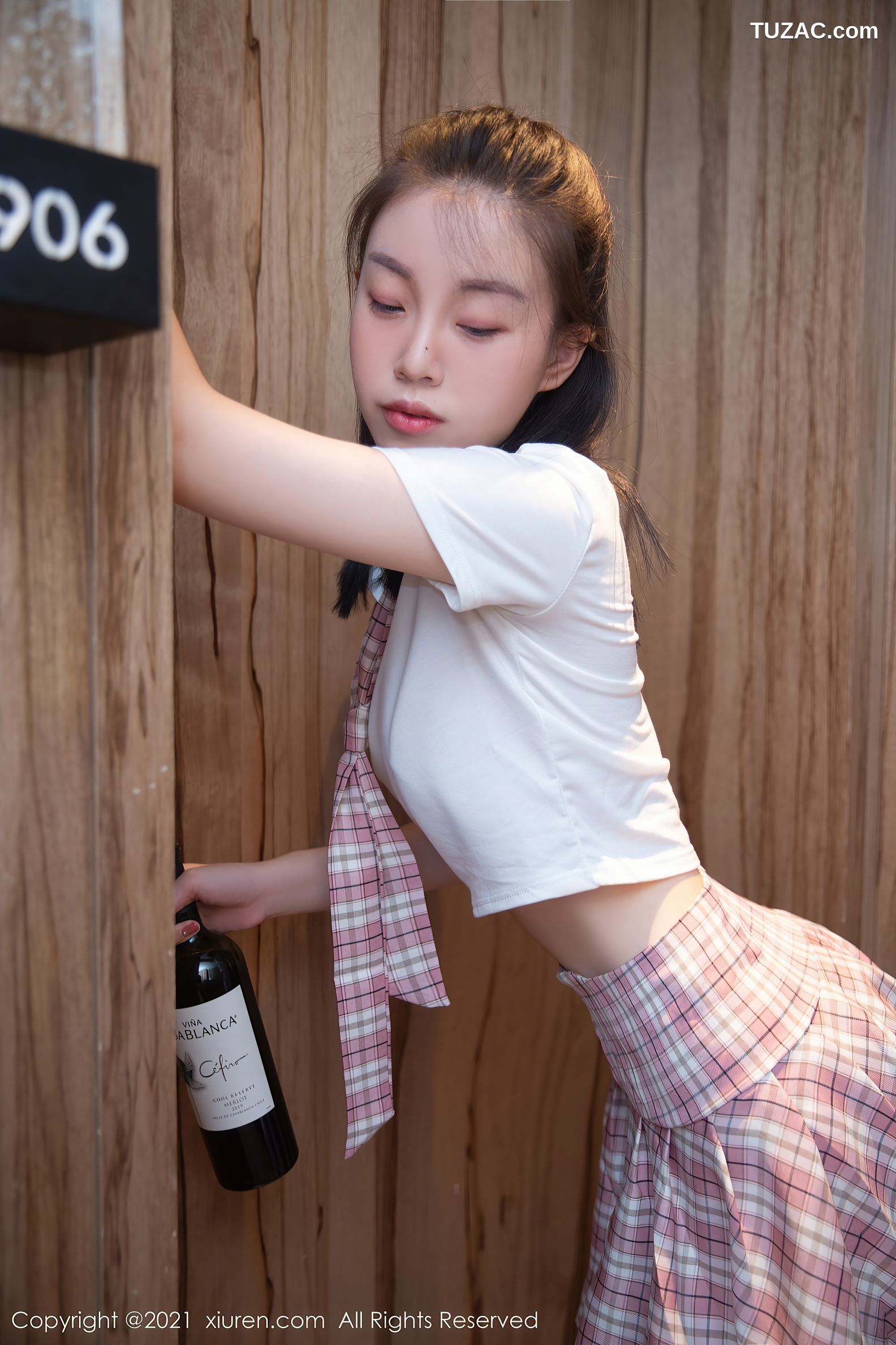 XiuRen秀人网-3981-一颗甜蛋黄a-学生醉酒主题格子裙丁字裤-2021.09.23