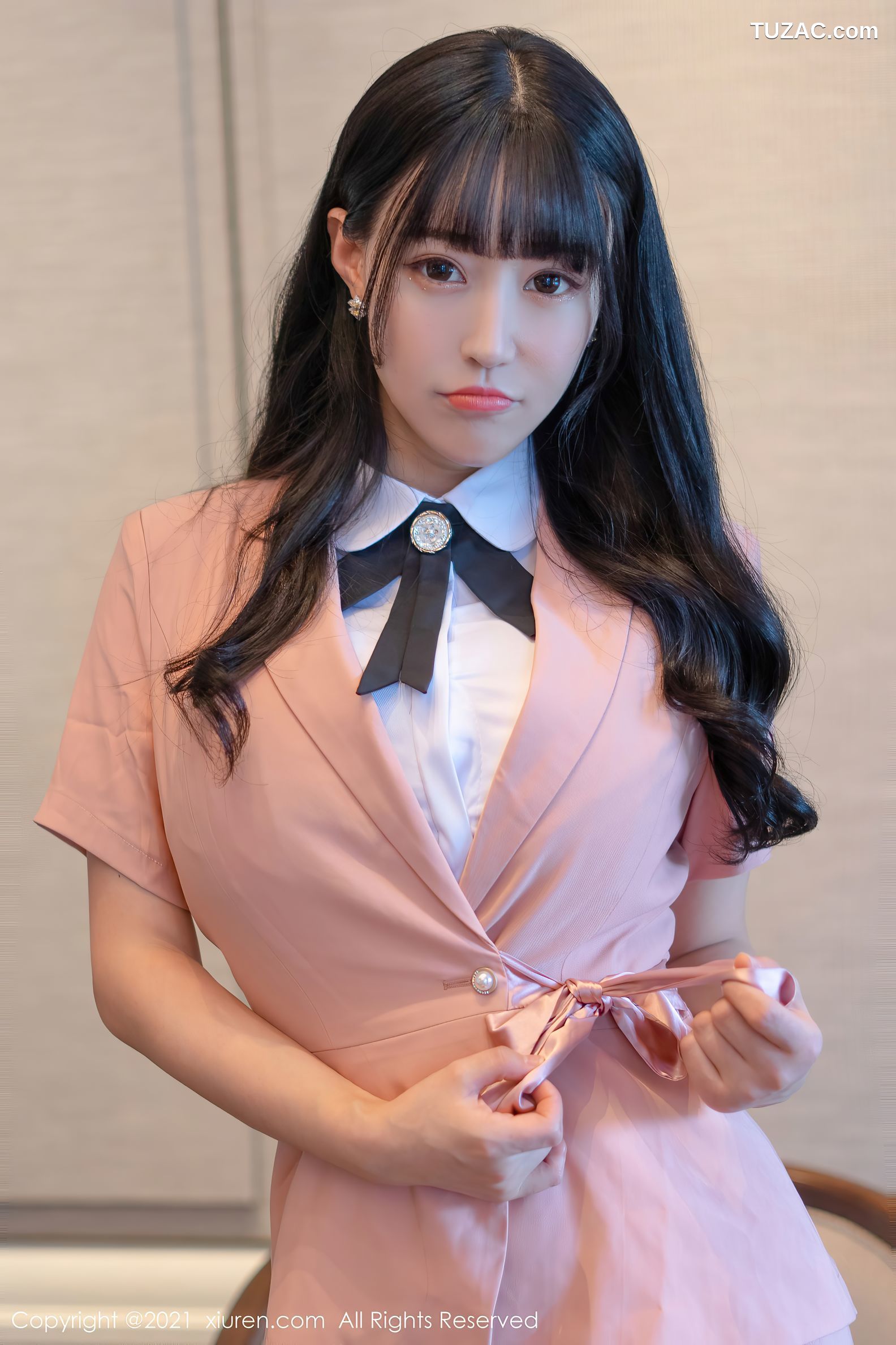 XiuRen秀人网-4044-朱可儿Flower-粉色典雅制服黑丝-2021.10.11