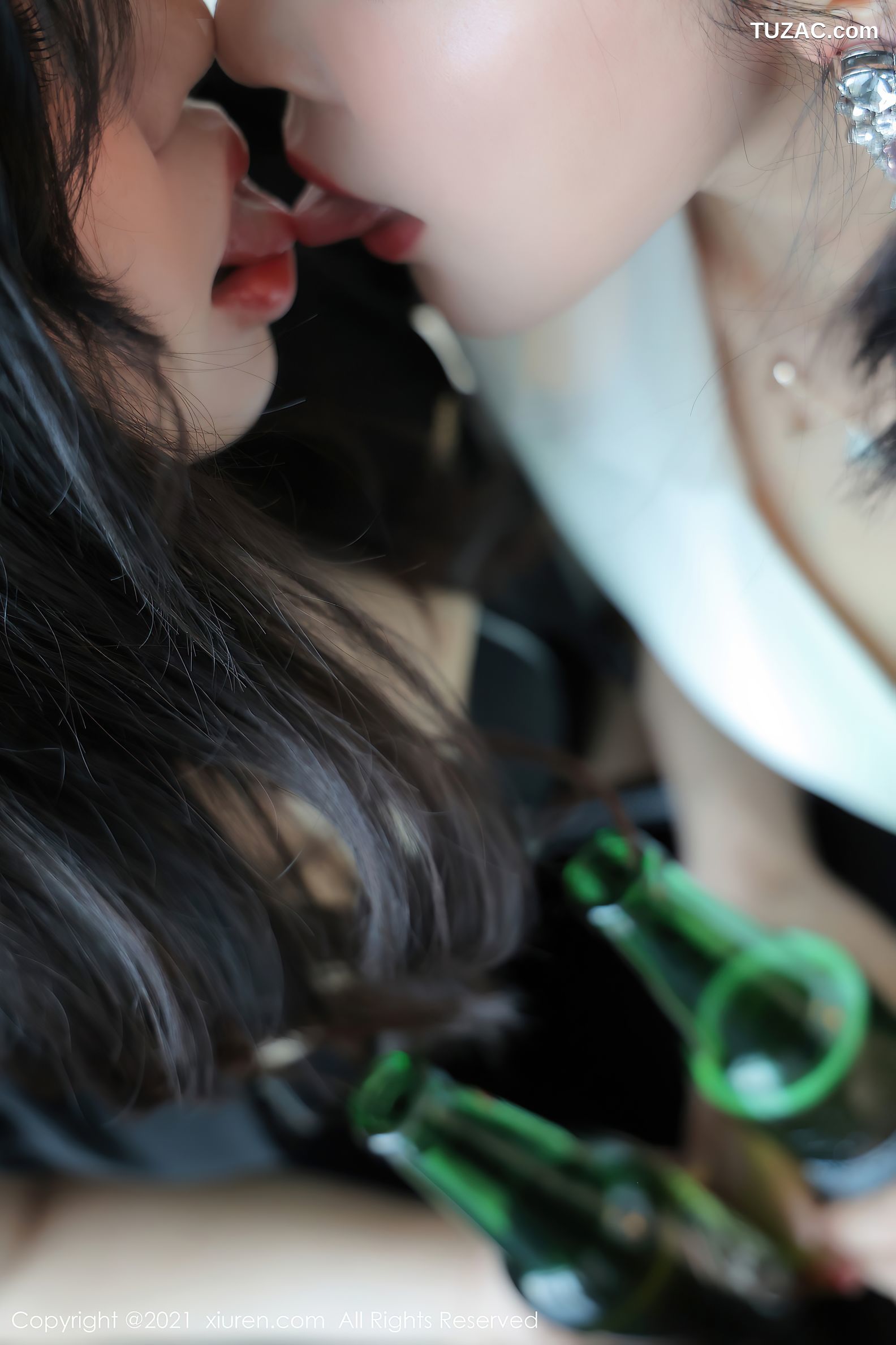 XiuRen秀人网-4047-乖乖小野喵-沈欢欣-性感姐妹花情趣服饰-2021.10.12