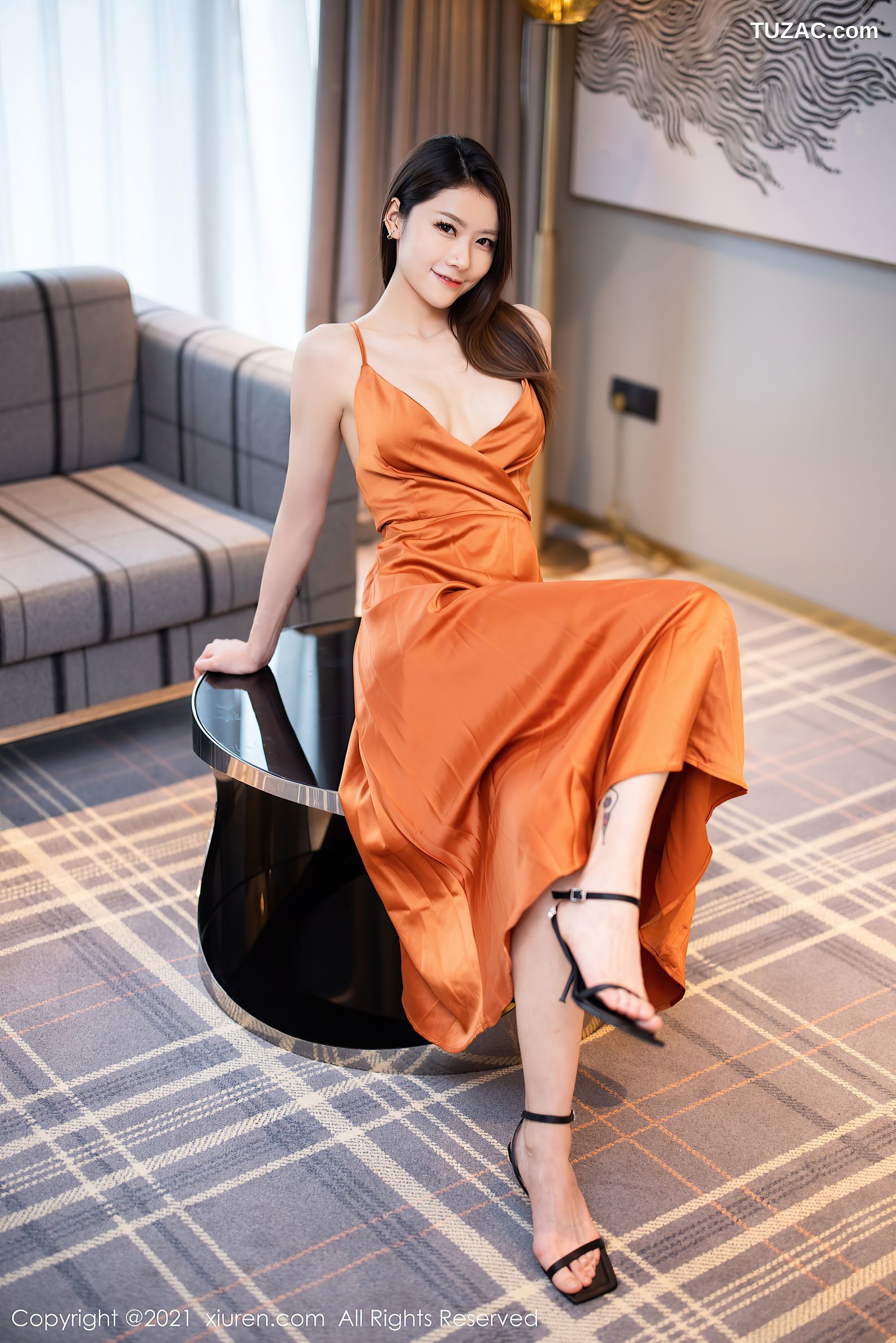 XiuRen秀人网-4166-方子萱-艳丽低胸橙色吊带裙半撩-2021.11.04