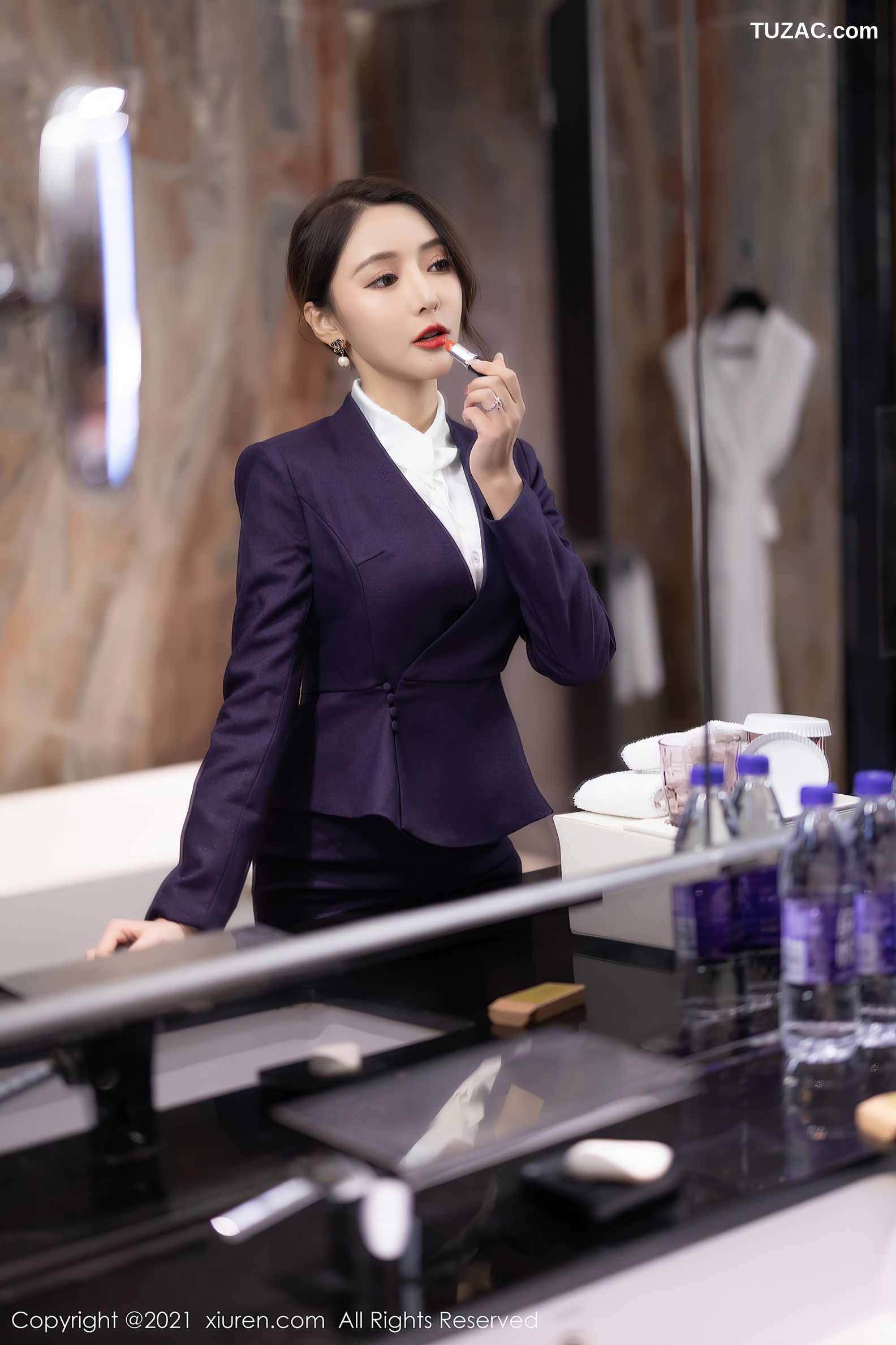 XiuRen秀人网-4184-王馨瑶Yanni-职业装OL主题-性感内衣黑丝-2021.11.08