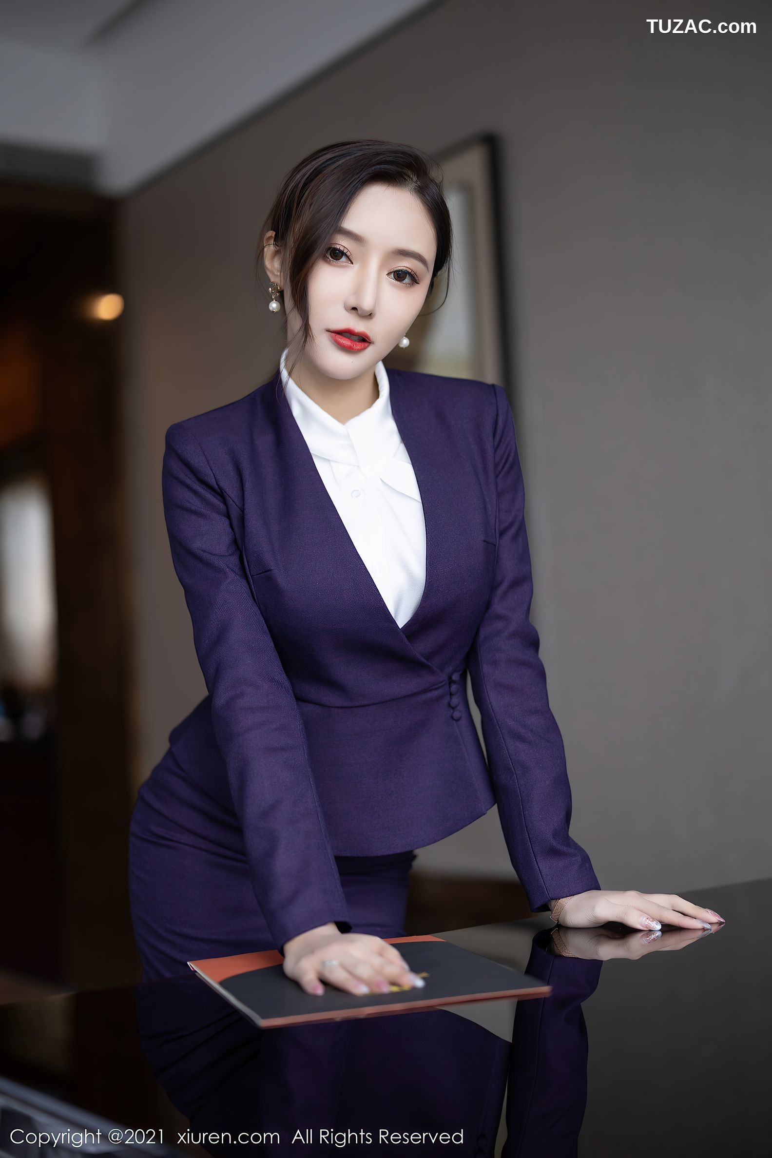 XiuRen秀人网-4184-王馨瑶Yanni-职业装OL主题-性感内衣黑丝-2021.11.08