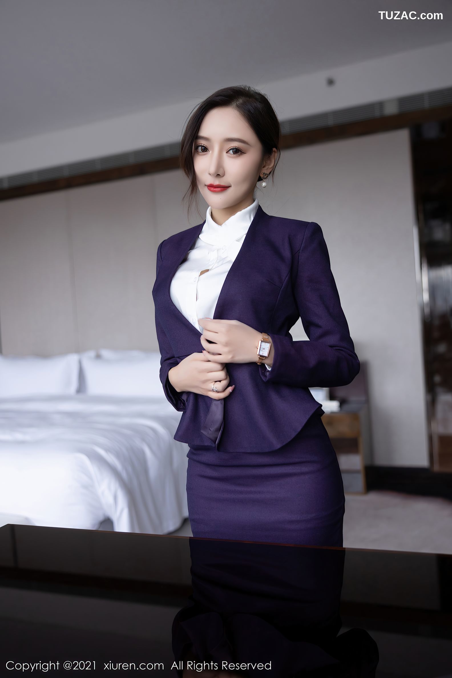 XiuRen秀人网-4184-王馨瑶Yanni-职业装OL主题-性感内衣黑丝-2021.11.08