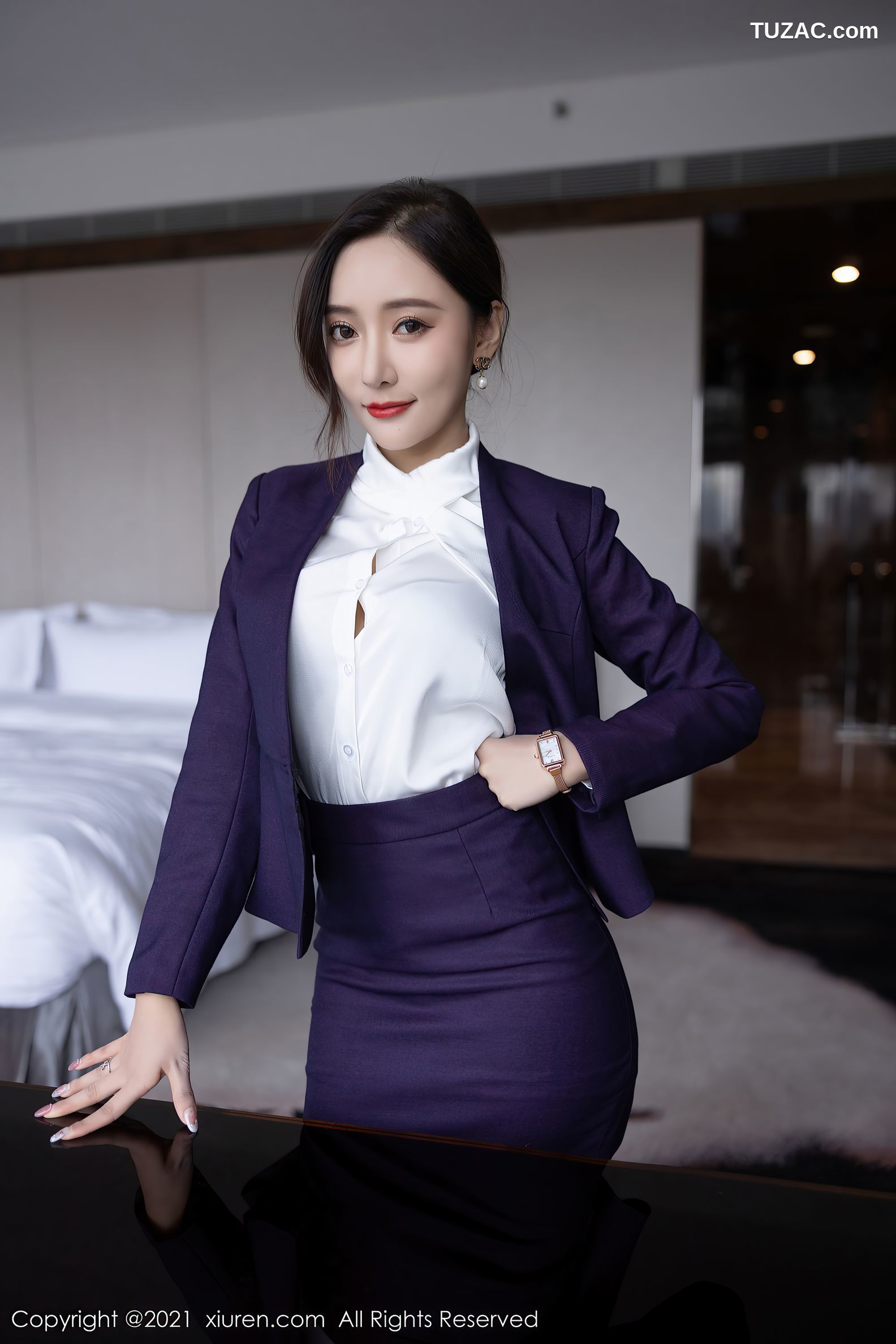 XiuRen秀人网-4184-王馨瑶Yanni-职业装OL主题-性感内衣黑丝-2021.11.08