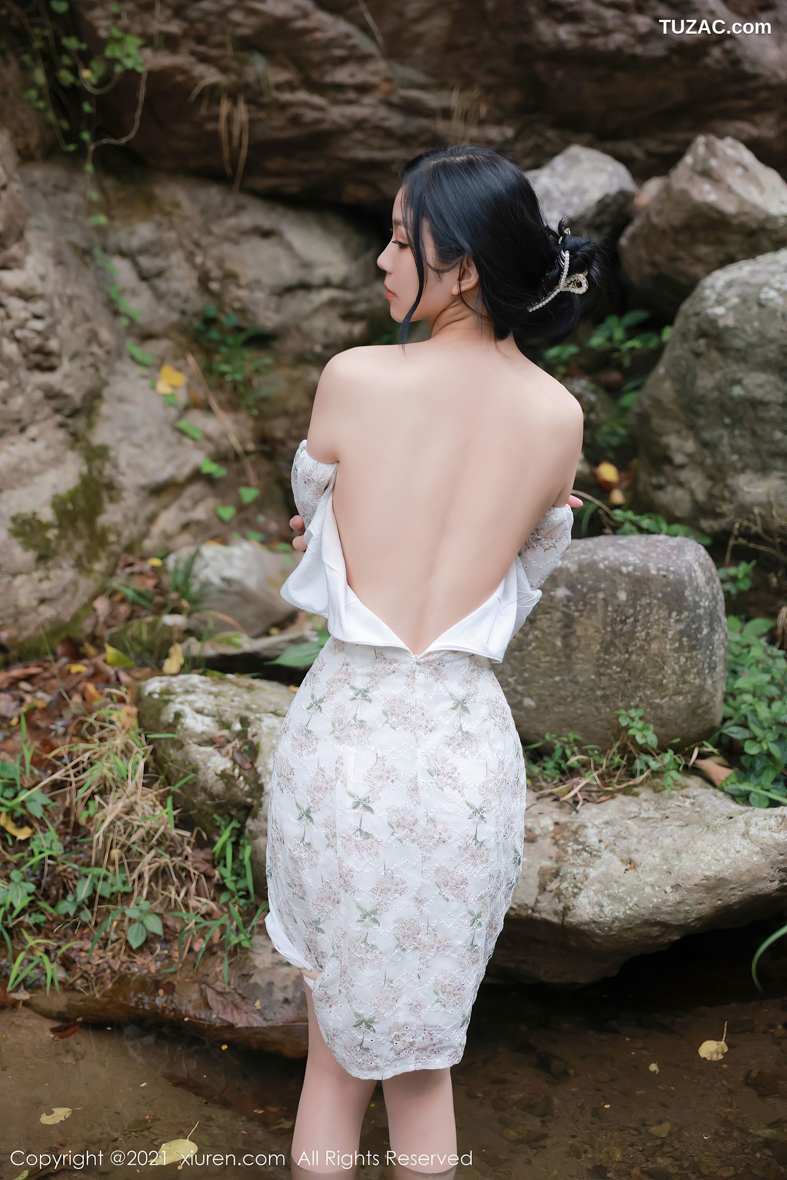 XiuRen秀人网-4229-李雅柔182CM-大理旅拍户外山间性感服饰肉丝裤袜-2021.11.17