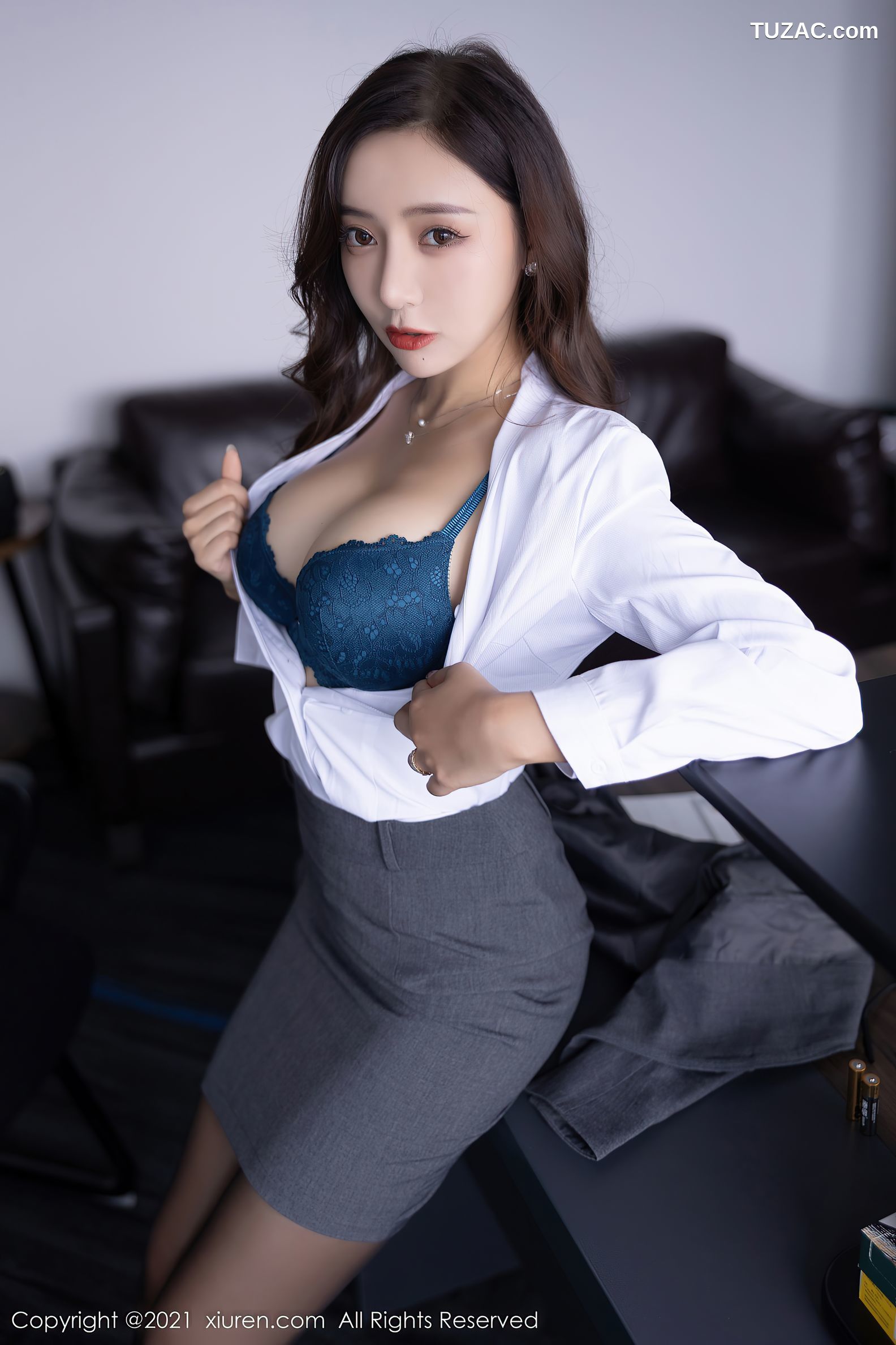 XiuRen秀人网-4304-王馨瑶Yanni-办公室主题-蓝色内衣超薄黑丝-2021.12.06