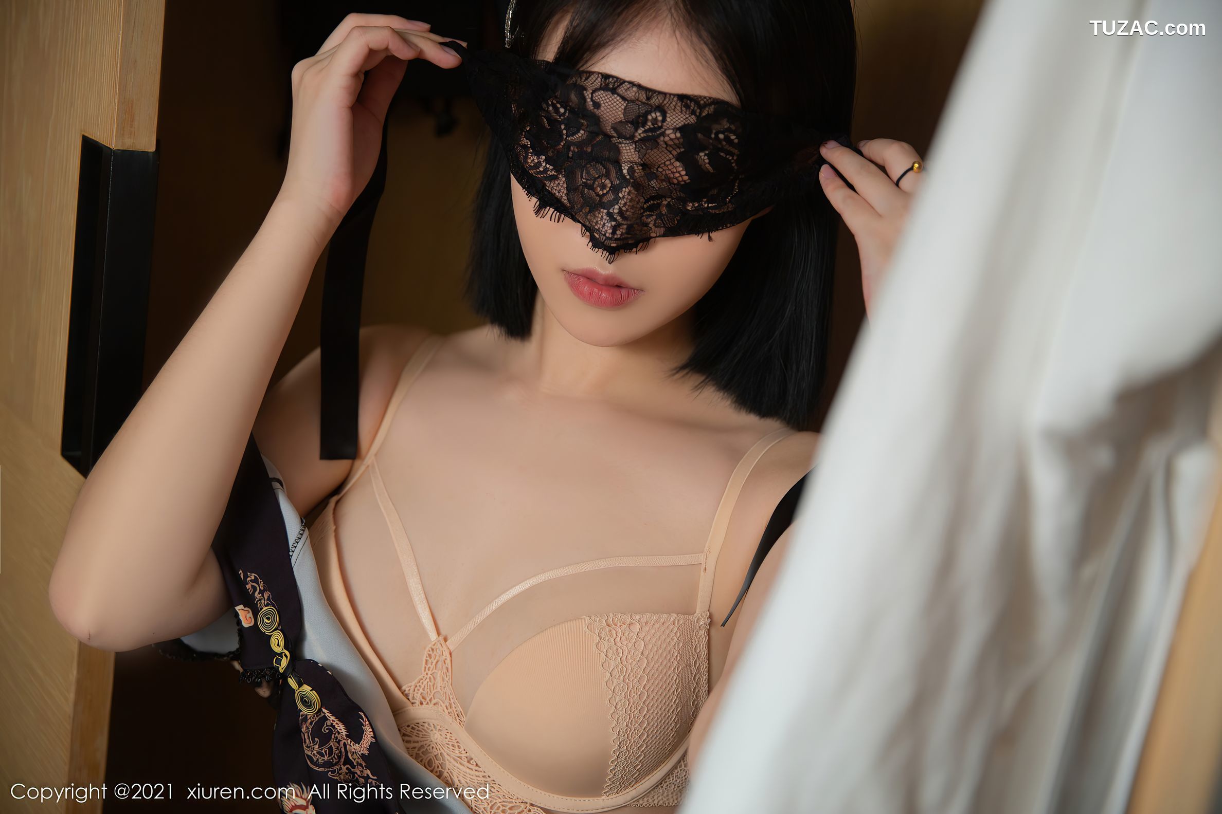 XiuRen秀人网-4334-一颗甜蛋黄a-黑花裙精致内衣蕾丝吊带袜-2021.12.14