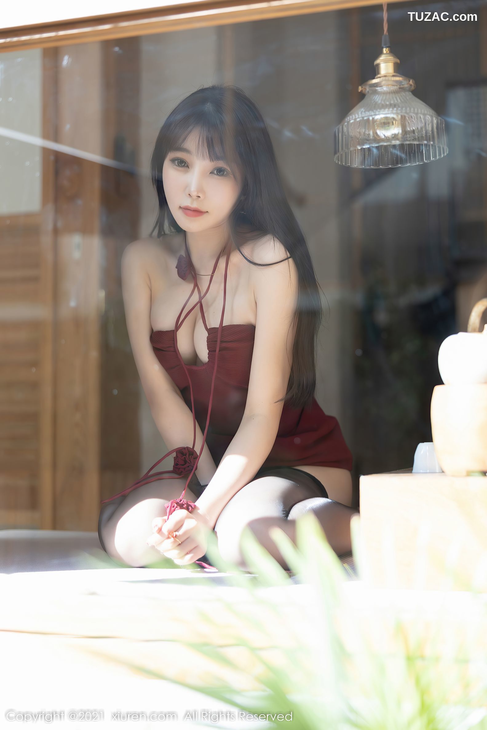 XiuRen秀人网-4348-芝芝Booty-深红色上衣红色情趣内衣蕾丝吊带袜-2021.12.16
