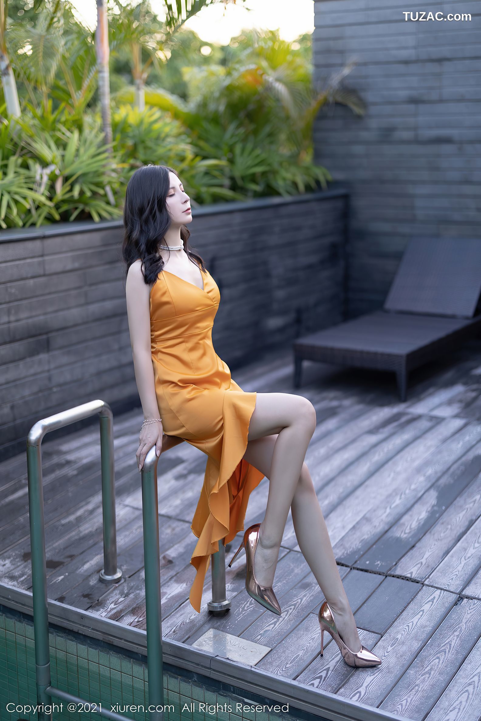 XiuRen秀人网-4363-小蛮妖Yummy-深圳旅拍性感JK制服白色内衣-2021.12.21