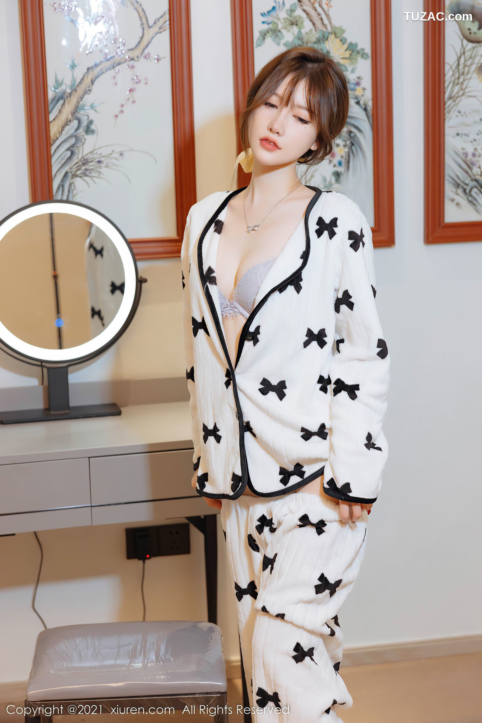 XiuRen秀人网-4365-美桃酱-女主持主题蕾丝内衣超薄肉丝-2021.12.21