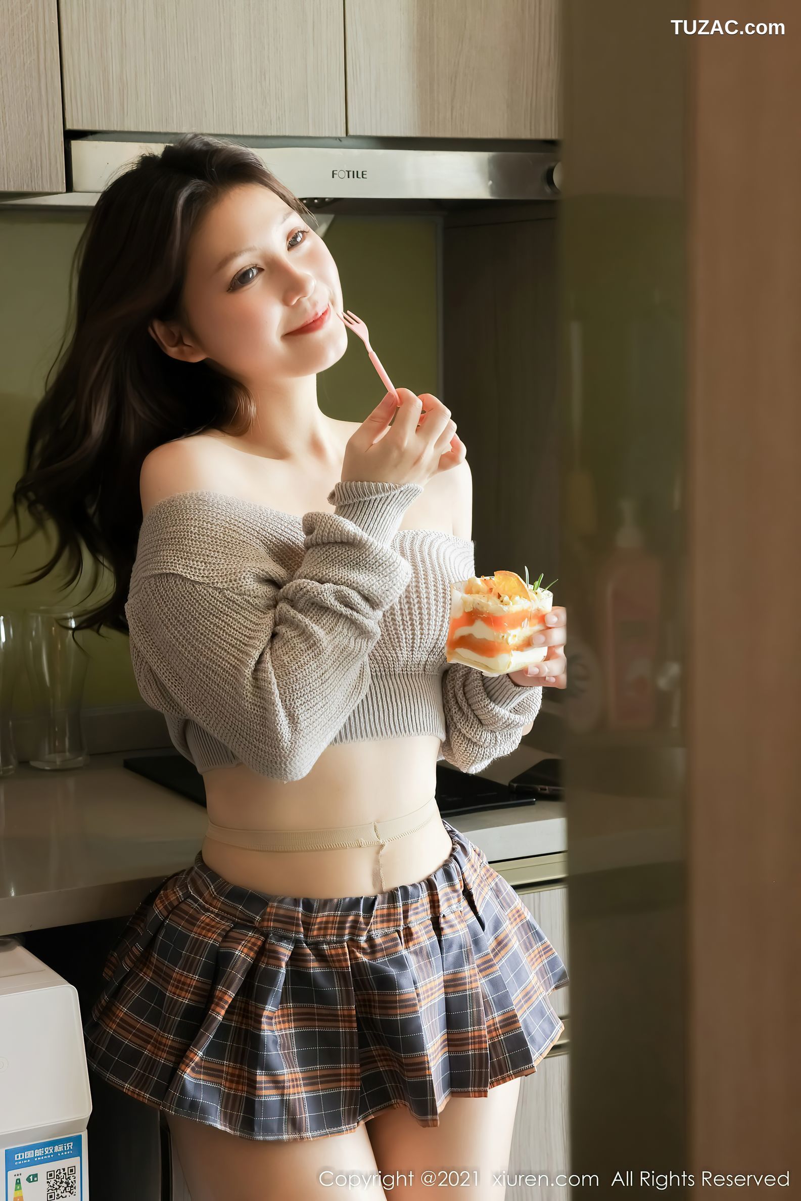 XiuRen秀人网-4369-兔妹妹-灰色上衣格子短裙半撩-2021.12.22