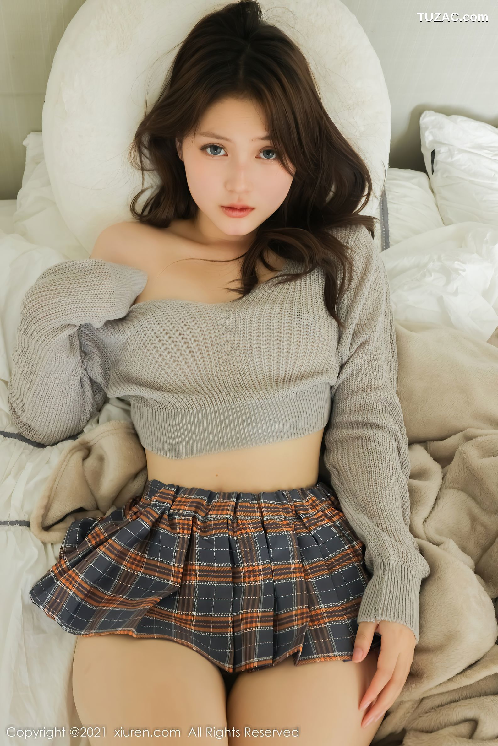 XiuRen秀人网-4369-兔妹妹-灰色上衣格子短裙半撩-2021.12.22