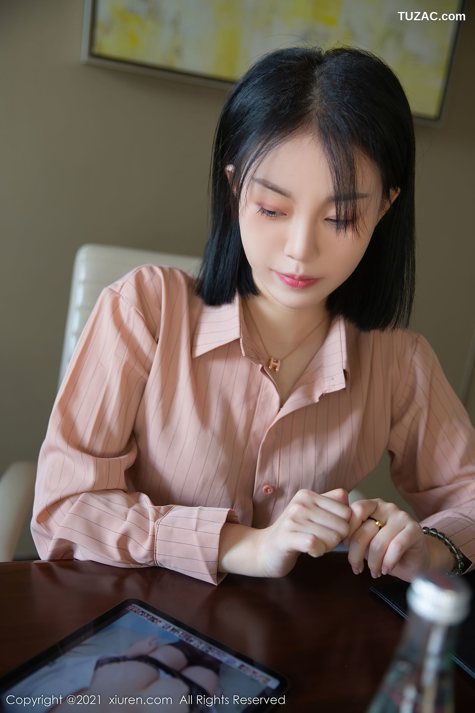 XiuRen秀人网-4393-一颗甜蛋黄a-粉色外衣性感内衣肉丝惹火-2021.12.28