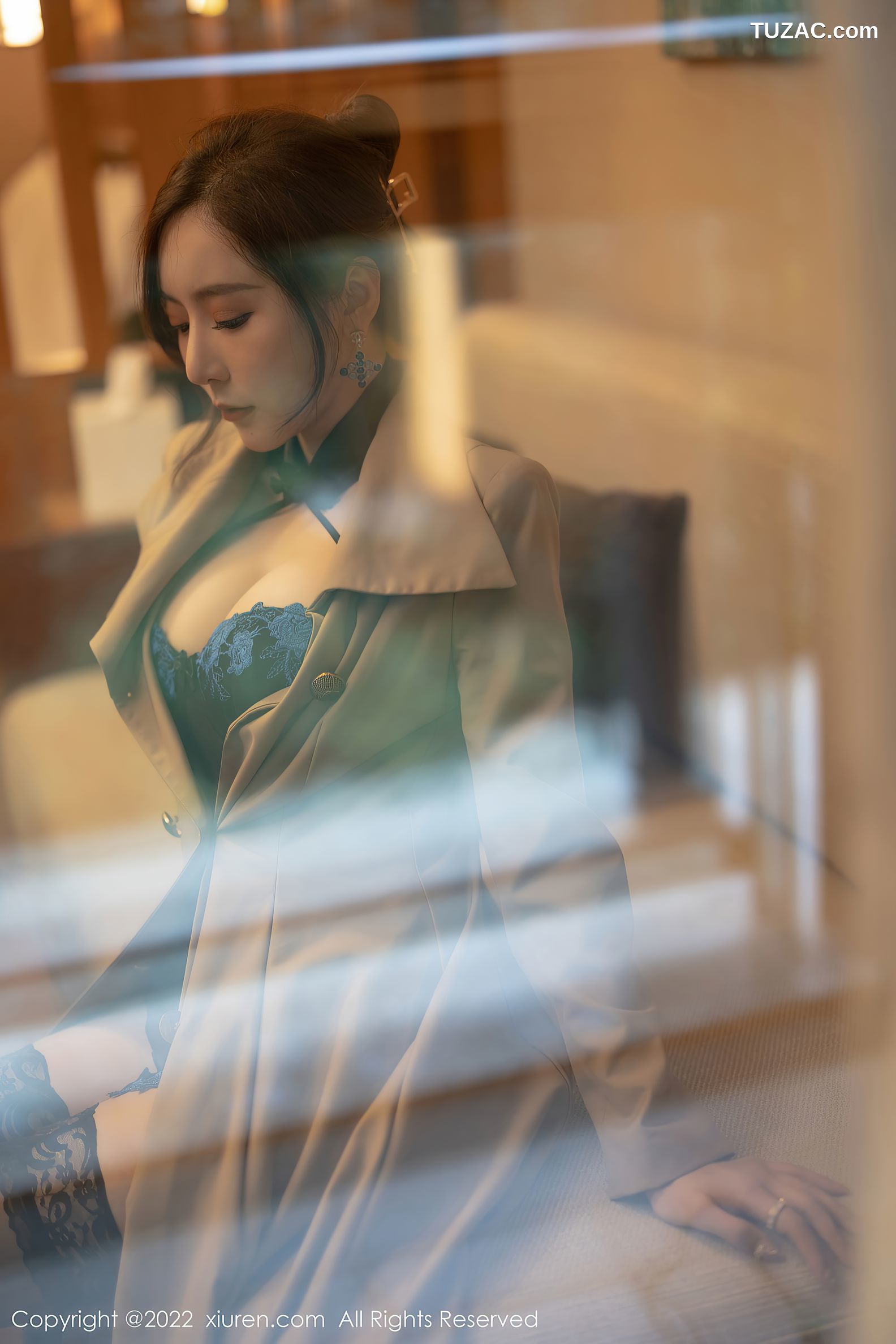 XiuRen秀人网-4417-王馨瑶Yanni-风衣黑色轻透内衣黑丝-2022.01.04