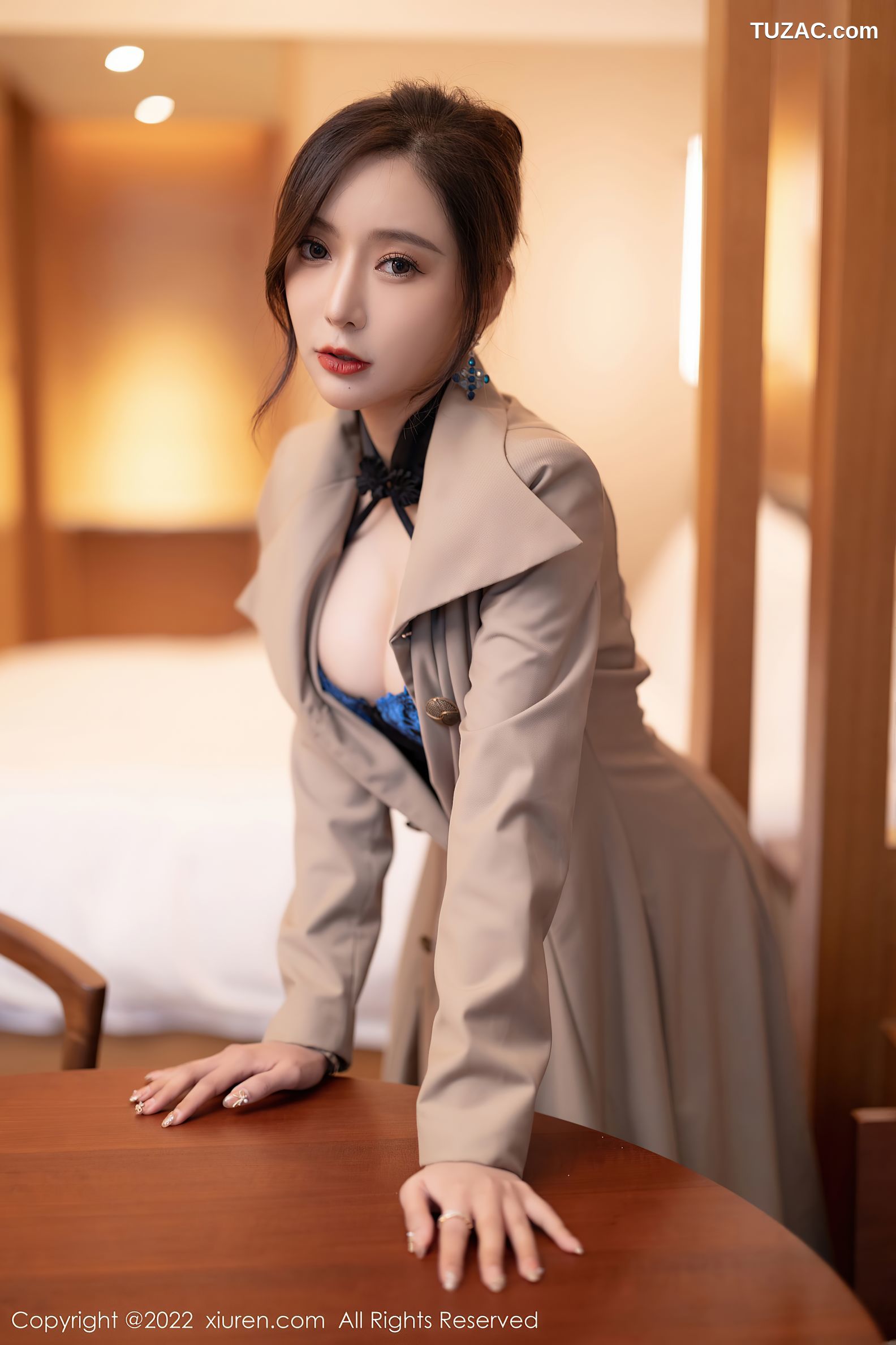 XiuRen秀人网-4417-王馨瑶Yanni-风衣黑色轻透内衣黑丝-2022.01.04