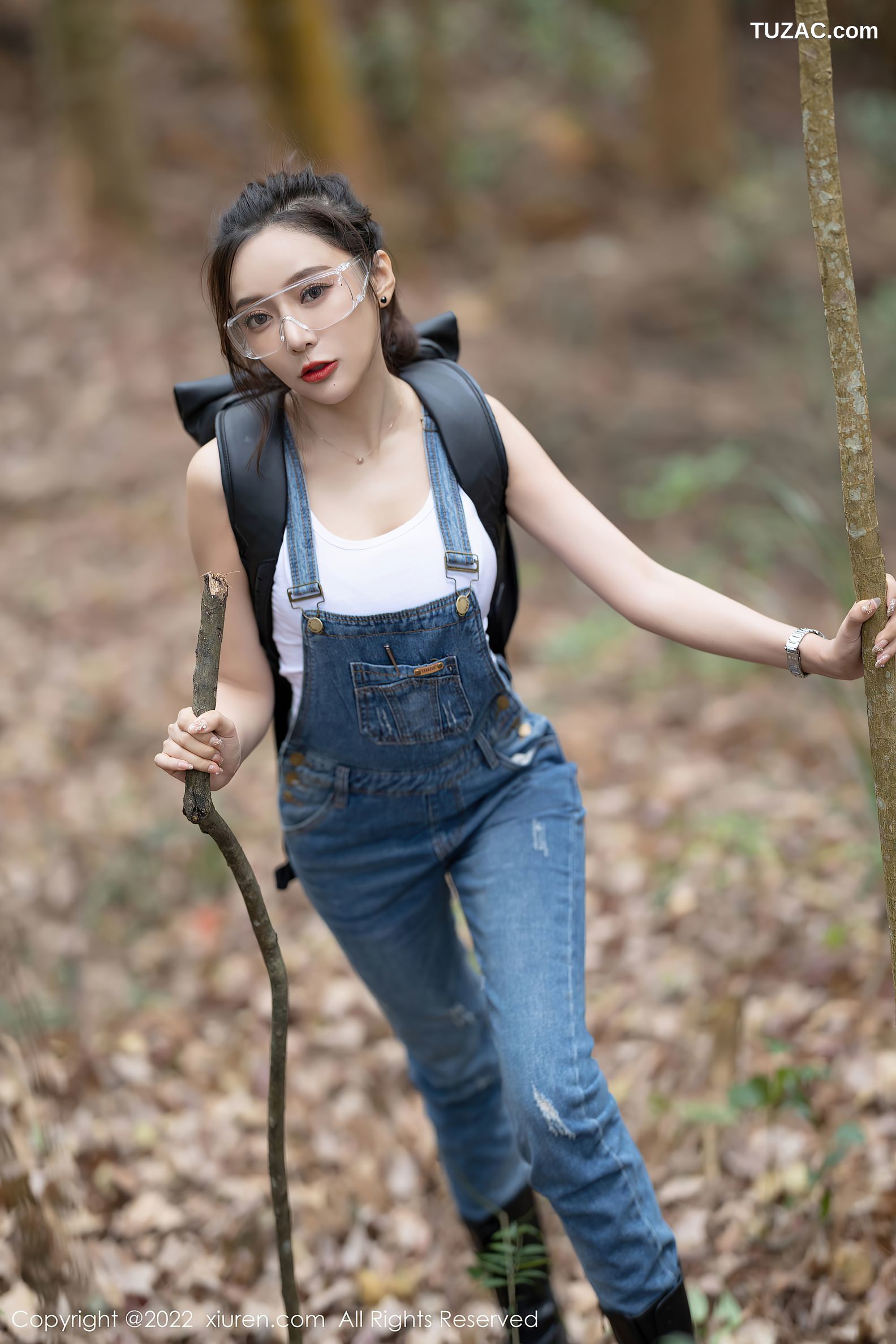XiuRen秀人网-4465-王馨瑶Yanni-户外探险主题-牛仔背带服黑色内衣-2022.01.14