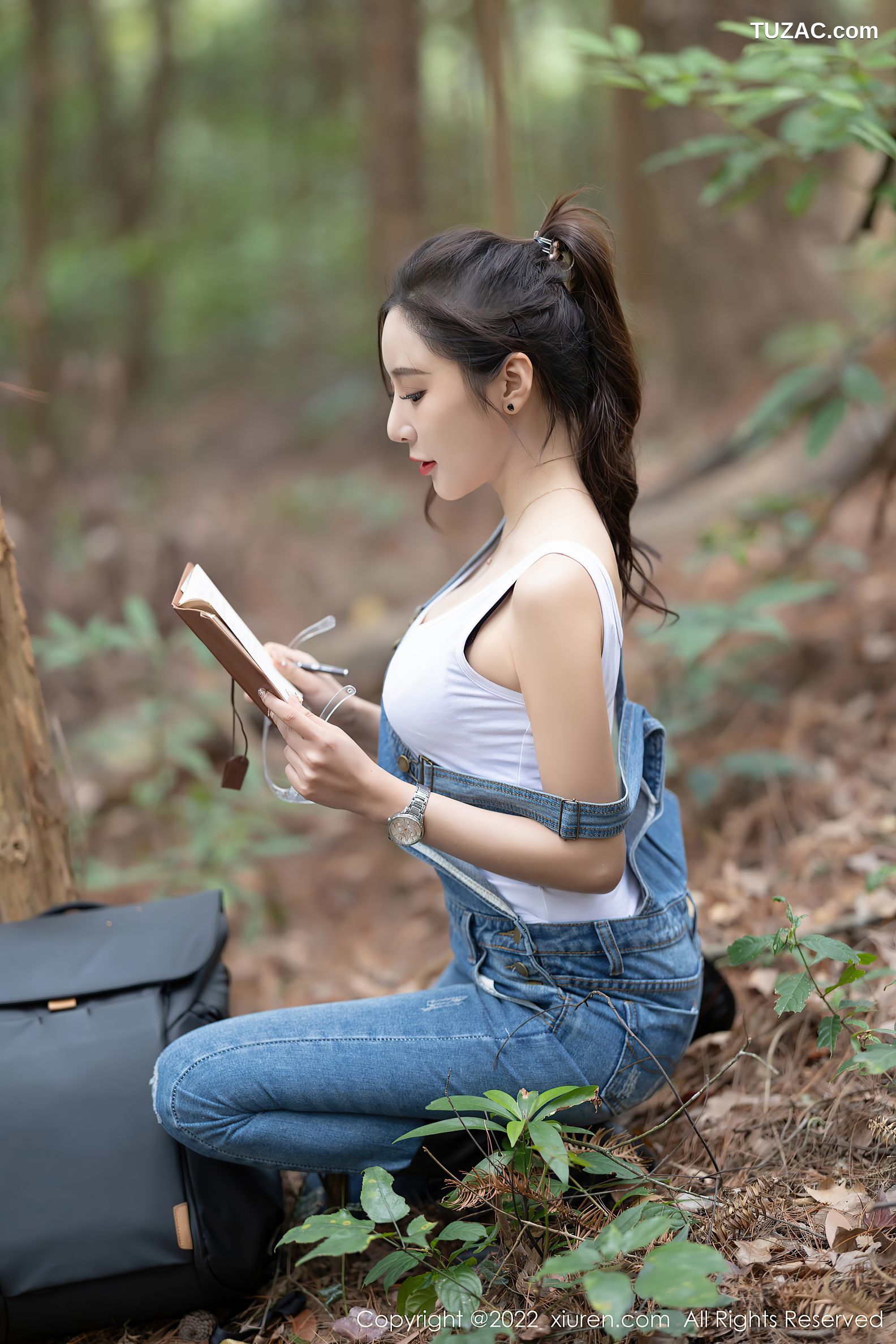 XiuRen秀人网-4465-王馨瑶Yanni-户外探险主题-牛仔背带服黑色内衣-2022.01.14