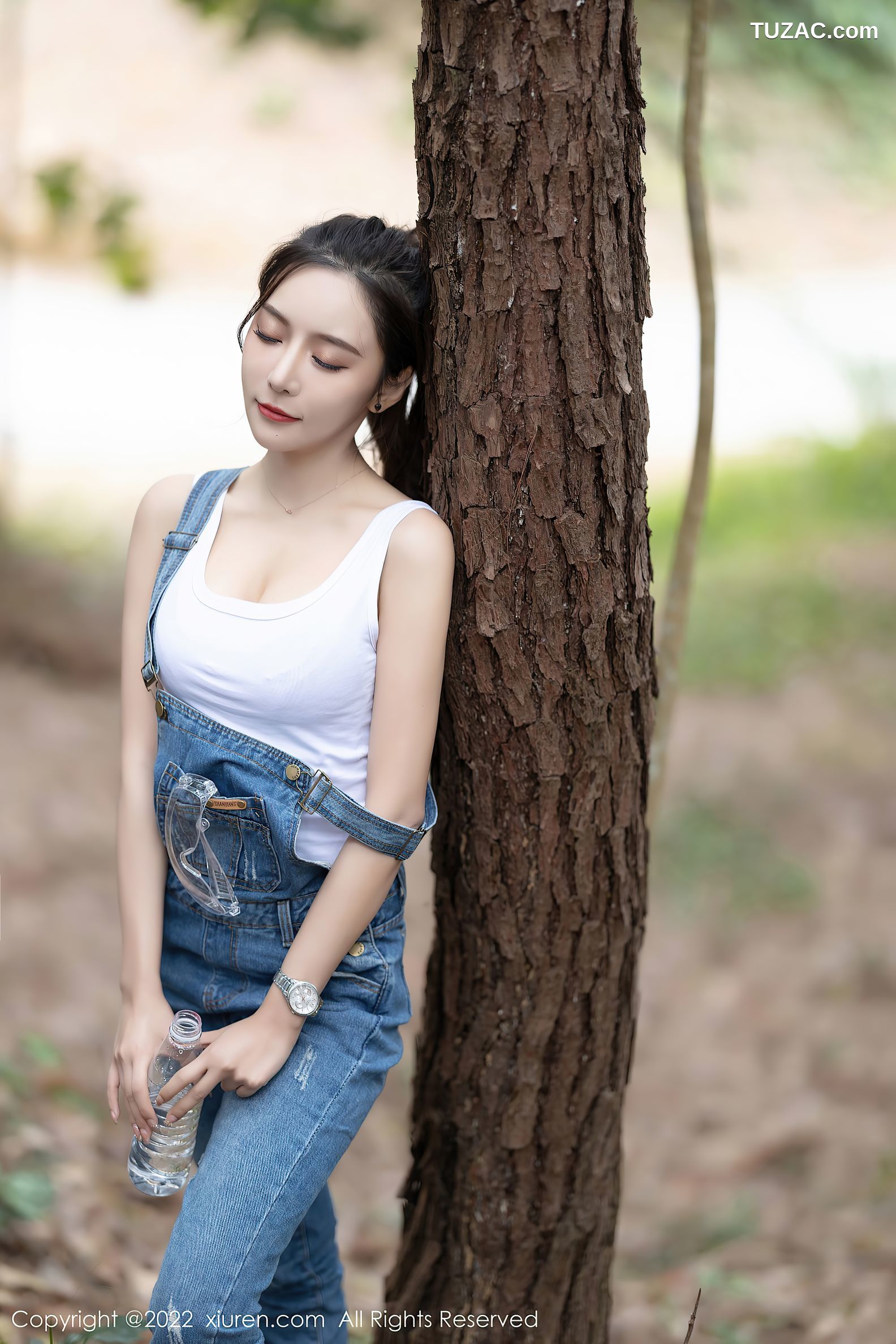 XiuRen秀人网-4465-王馨瑶Yanni-户外探险主题-牛仔背带服黑色内衣-2022.01.14