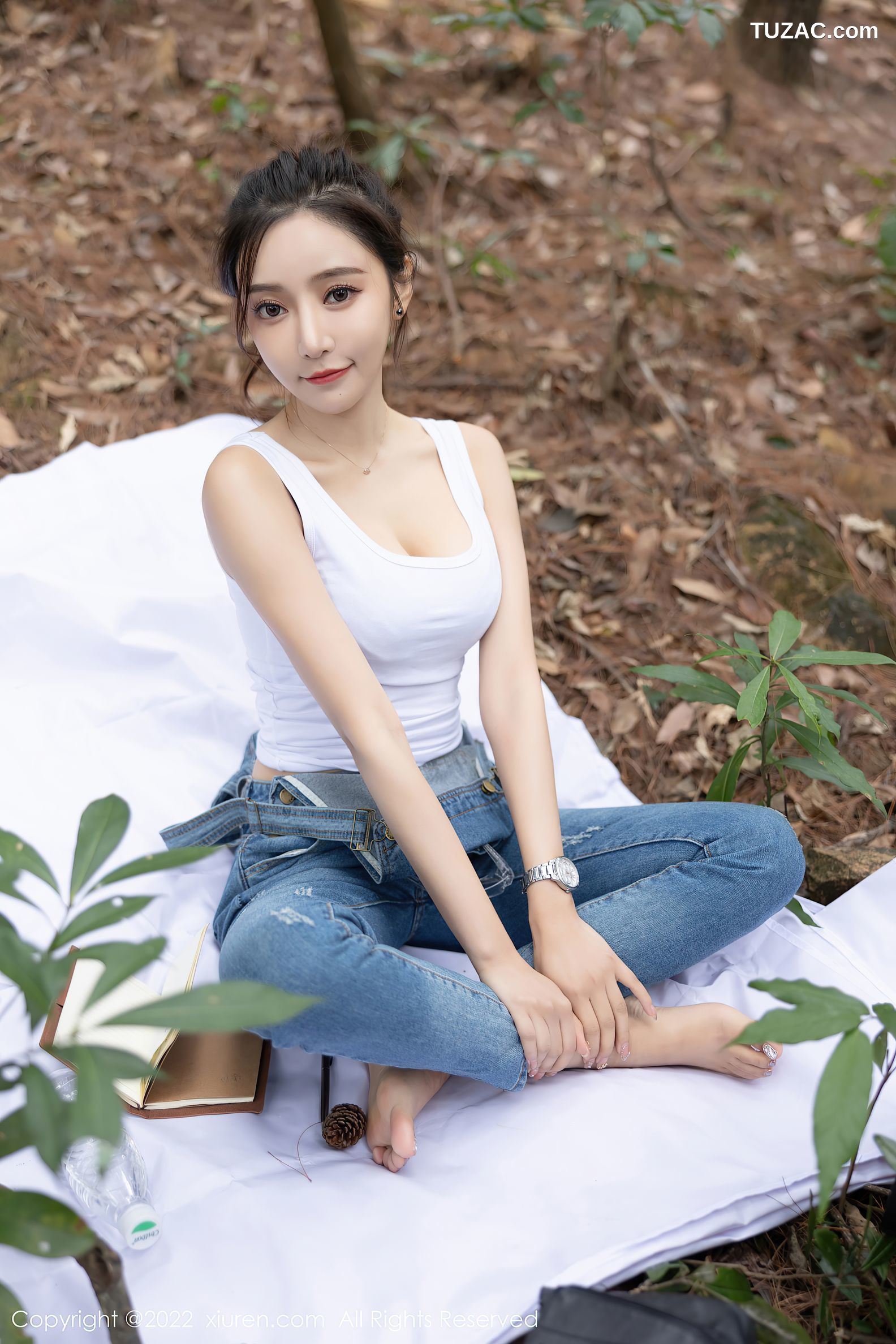 XiuRen秀人网-4465-王馨瑶Yanni-户外探险主题-牛仔背带服黑色内衣-2022.01.14