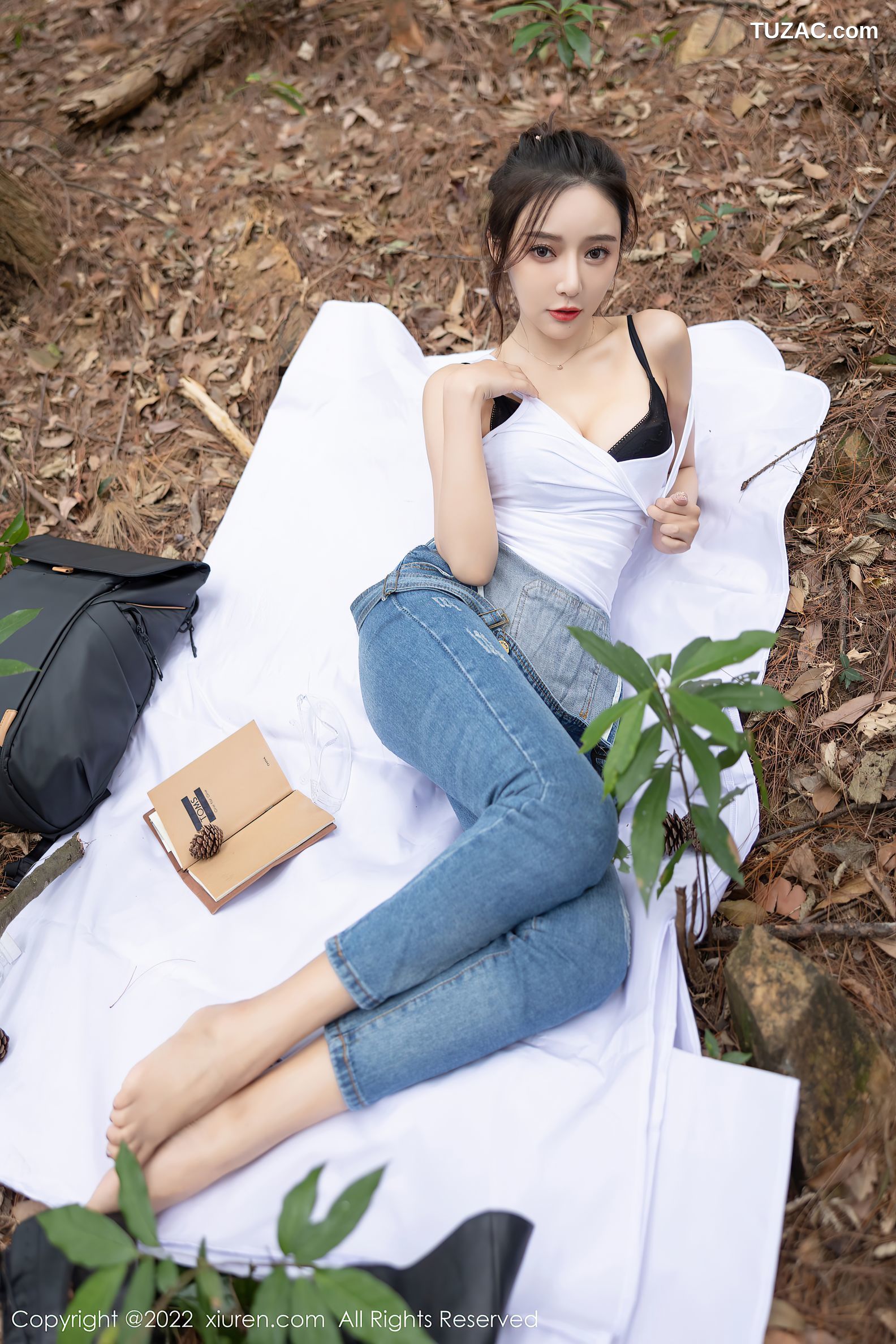 XiuRen秀人网-4465-王馨瑶Yanni-户外探险主题-牛仔背带服黑色内衣-2022.01.14