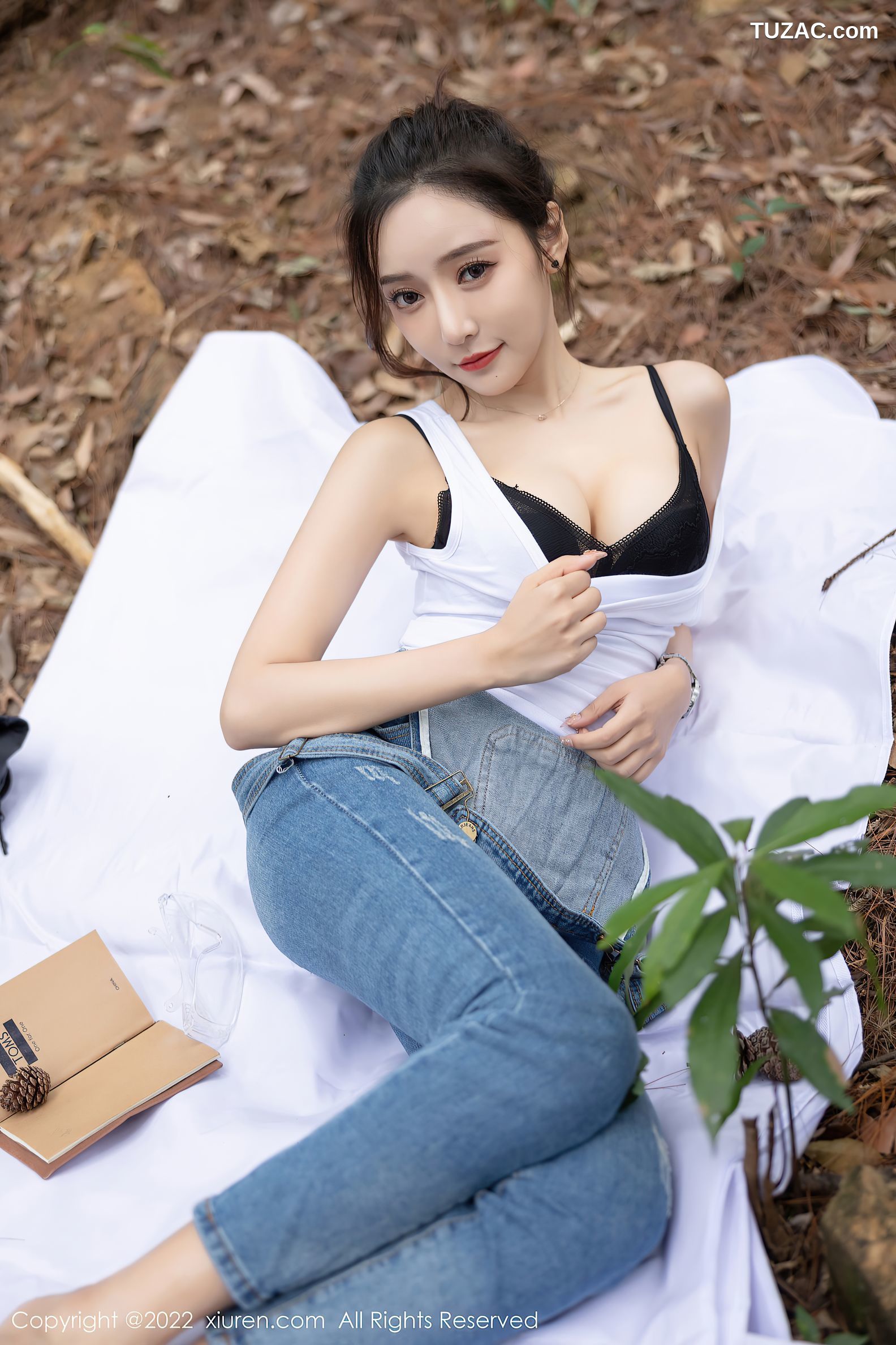 XiuRen秀人网-4465-王馨瑶Yanni-户外探险主题-牛仔背带服黑色内衣-2022.01.14