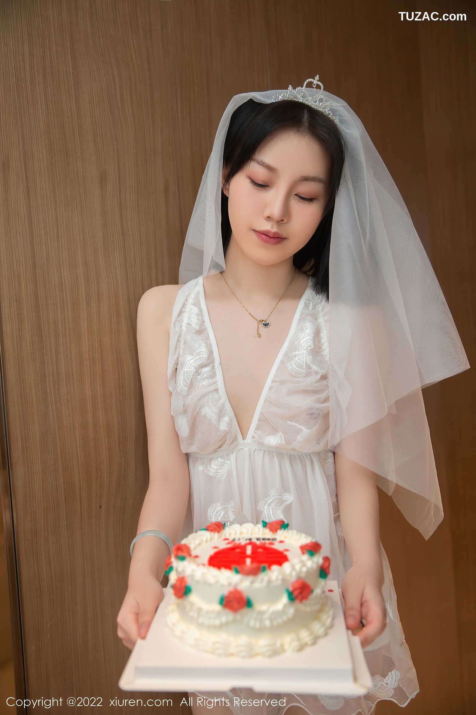 XiuRen秀人网-4530-一颗甜蛋黄a-结婚纪念日主题薄透服饰-2022.01.28