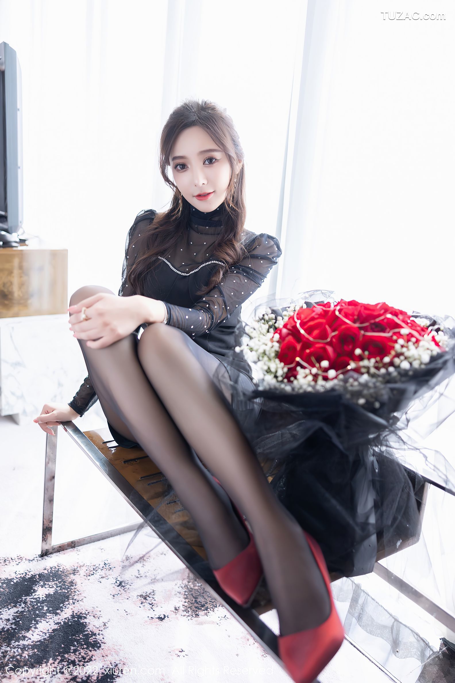 XiuRen秀人网-4574-王馨瑶Yanni-室内场景黑色轻透服饰红色情趣内衣-2022.02.11