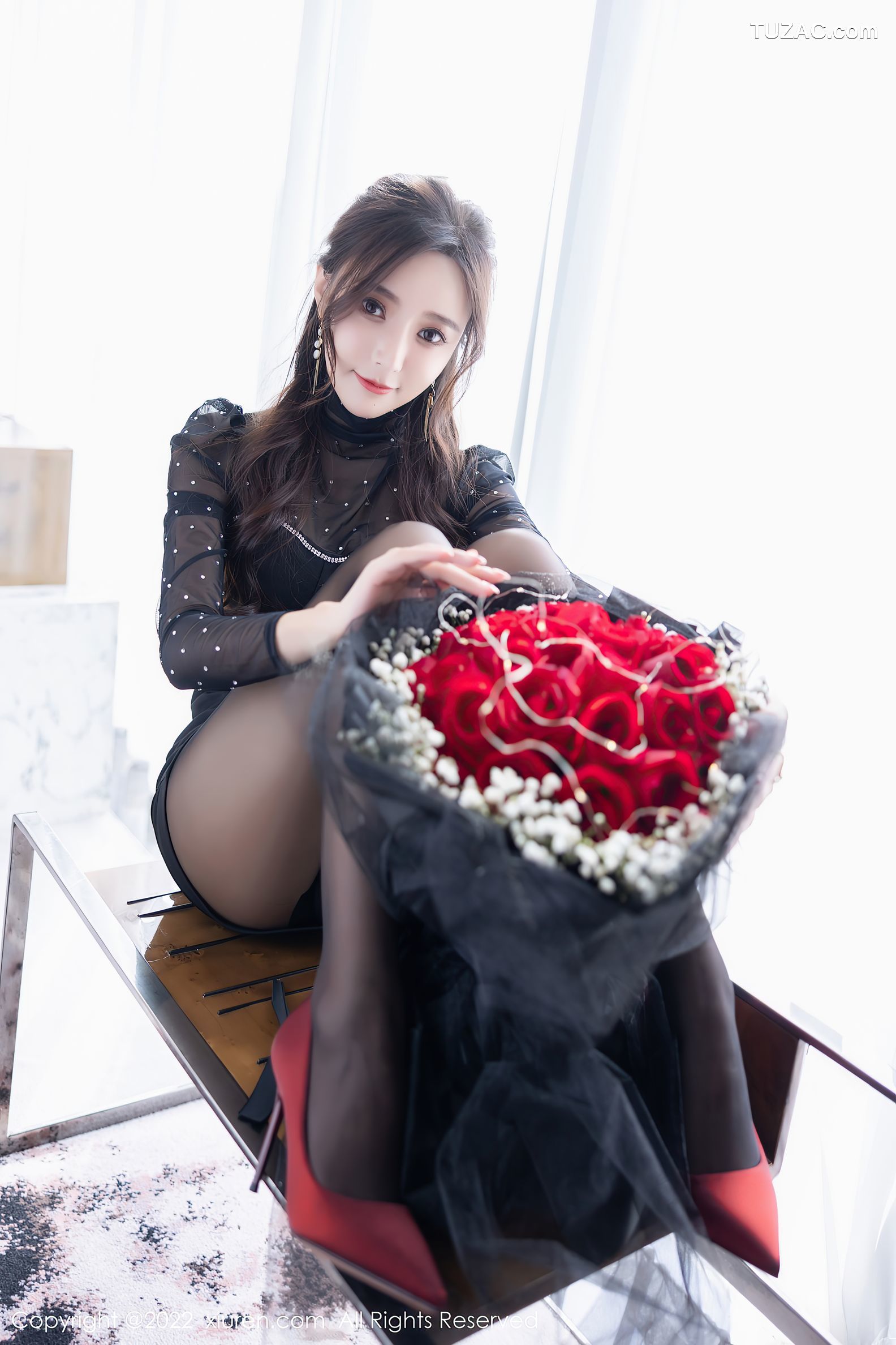 XiuRen秀人网-4574-王馨瑶Yanni-室内场景黑色轻透服饰红色情趣内衣-2022.02.11