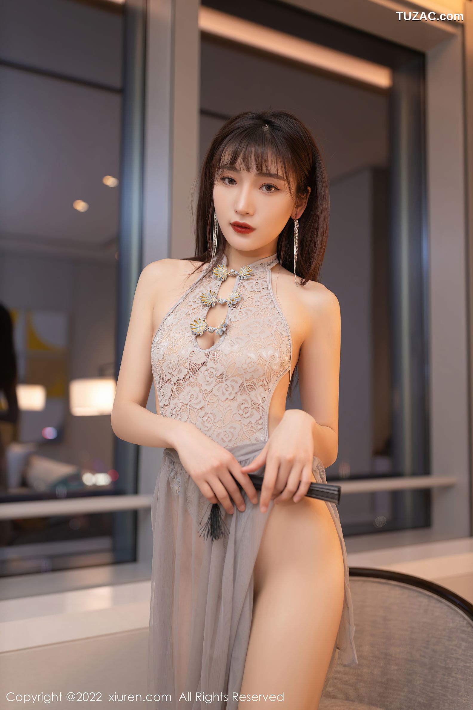 XiuRen秀人网-4592-陆萱萱-室内场景性感薄纱长裙诱人灰色丝袜-2022.02.16