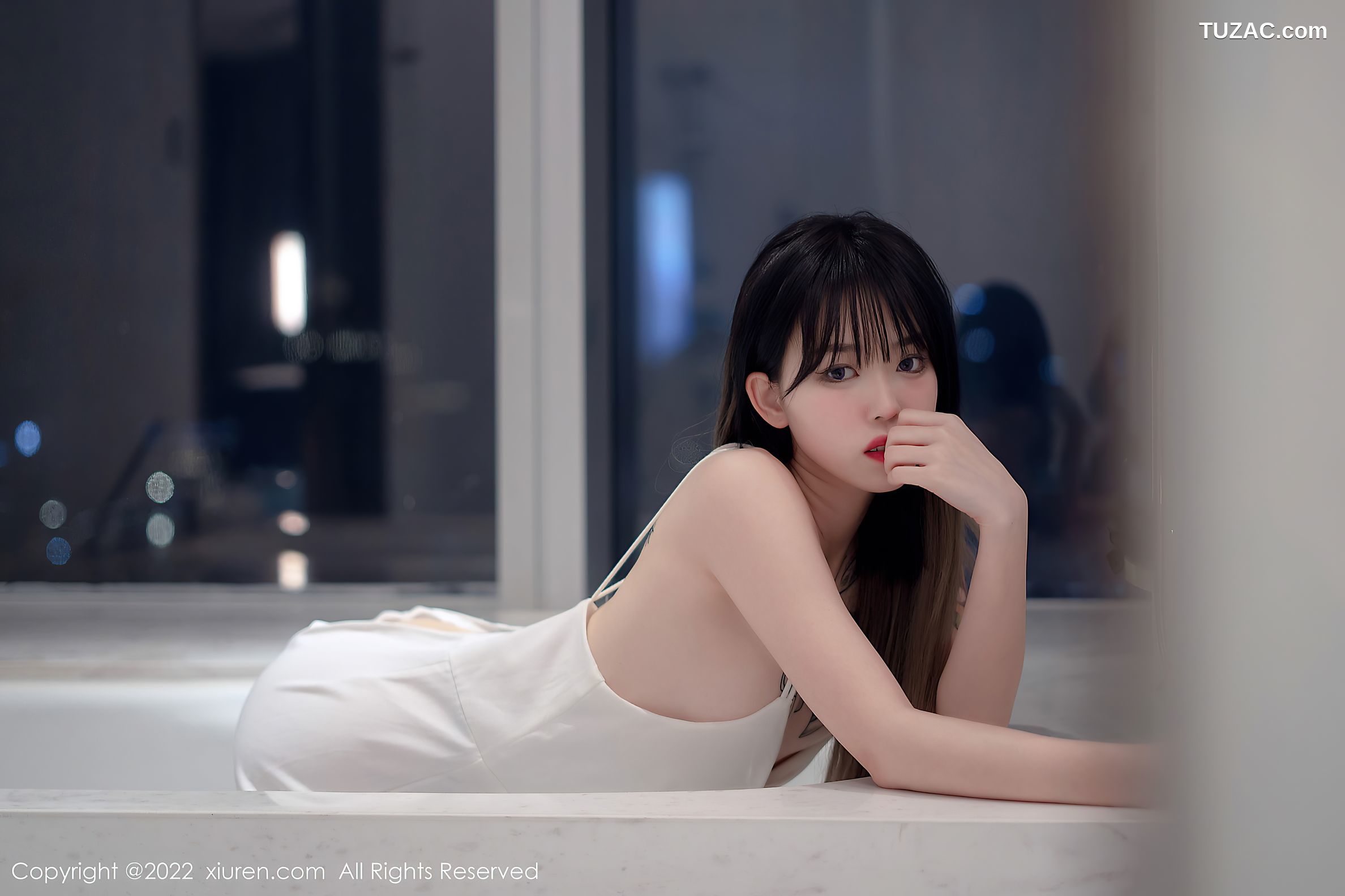 XiuRen秀人网-4611-奶瓶-浴室白色轻透薄纱吊带长裙-2022.02.21