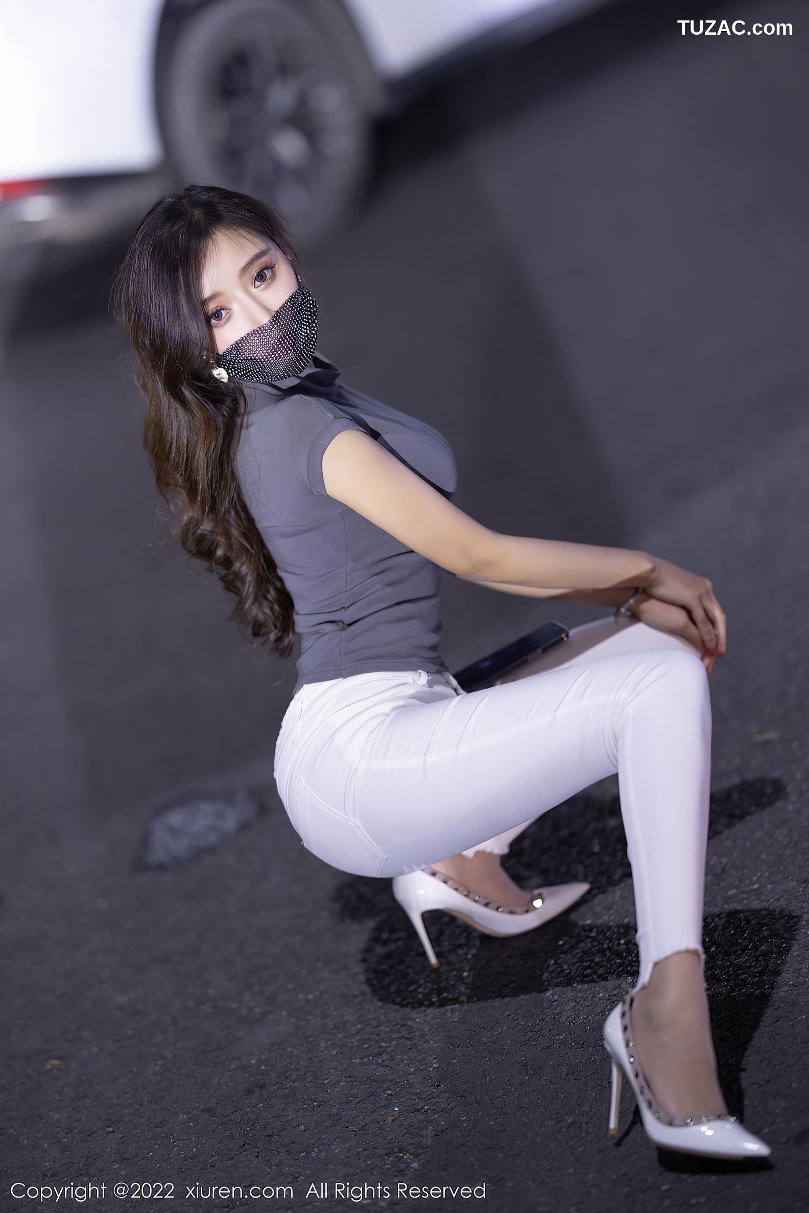 XiuRen秀人网-4621-王馨瑶Yanni-深灰色收身上衣白色长裤-2022.02.22